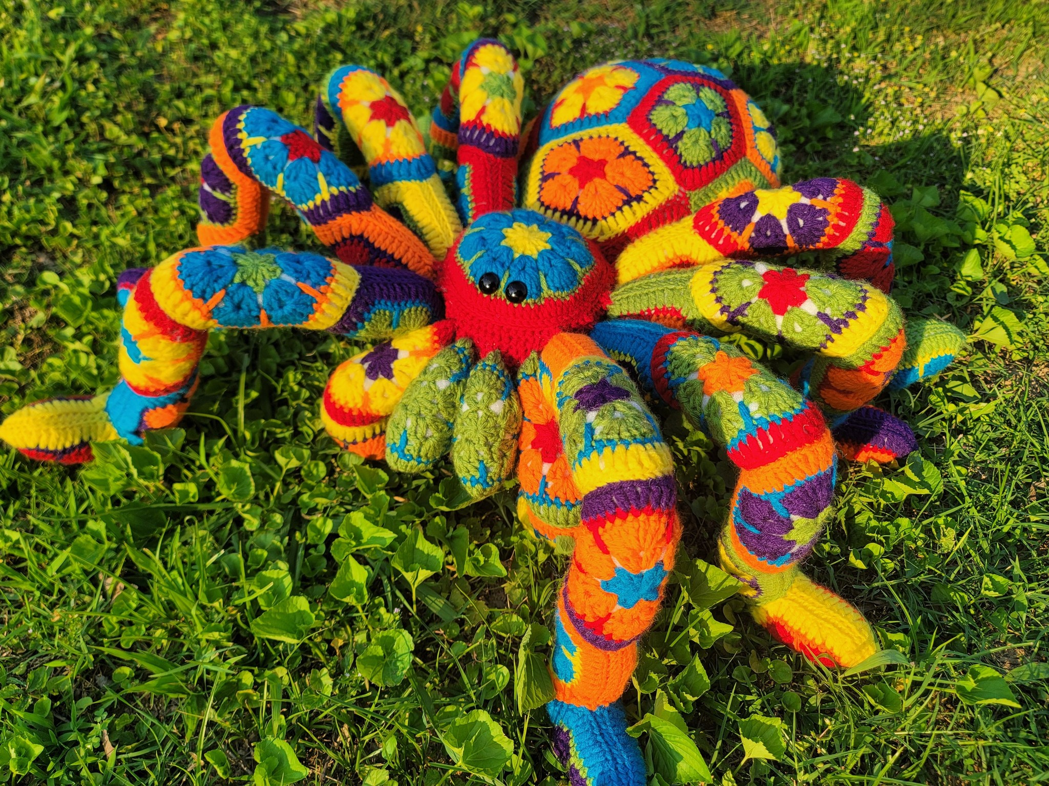 Rainbow アパッチ tarantura Happy Pride! Enjoy my giant rainbow tarantula I made to celebrate 🥳