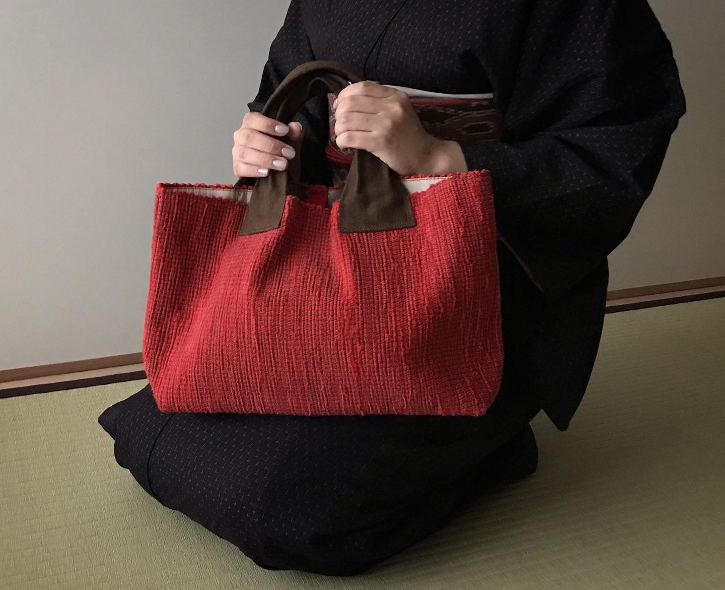 薄井ゆかり さんの#裂き織りバッグ 着物にも似合います。#着物のバッグ 
