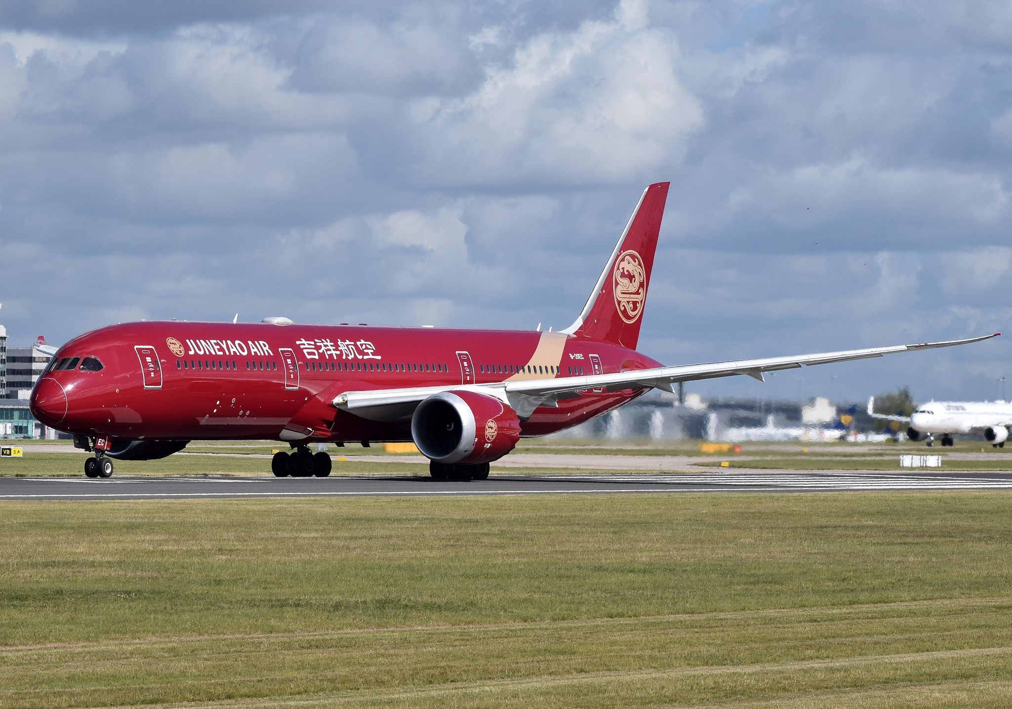 Juneyao Airlines Boeing 787-9 Dreamliner B-226M cn: 65432 Narita