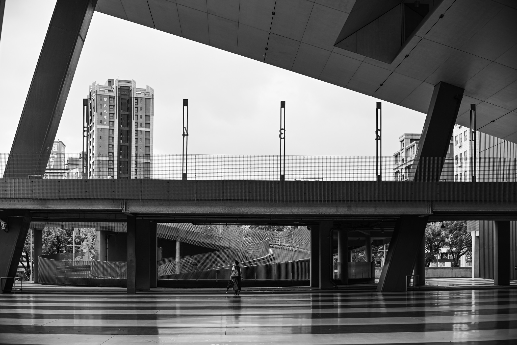 LEICA FANS TAIWAN | 試著用ZF感受Mev1的拍攝節奏，雖然滿多同好都挺推薦ZF作為替代方案，但拍攝節奏上，還是不如用M機 ... - Leica Decking Fans