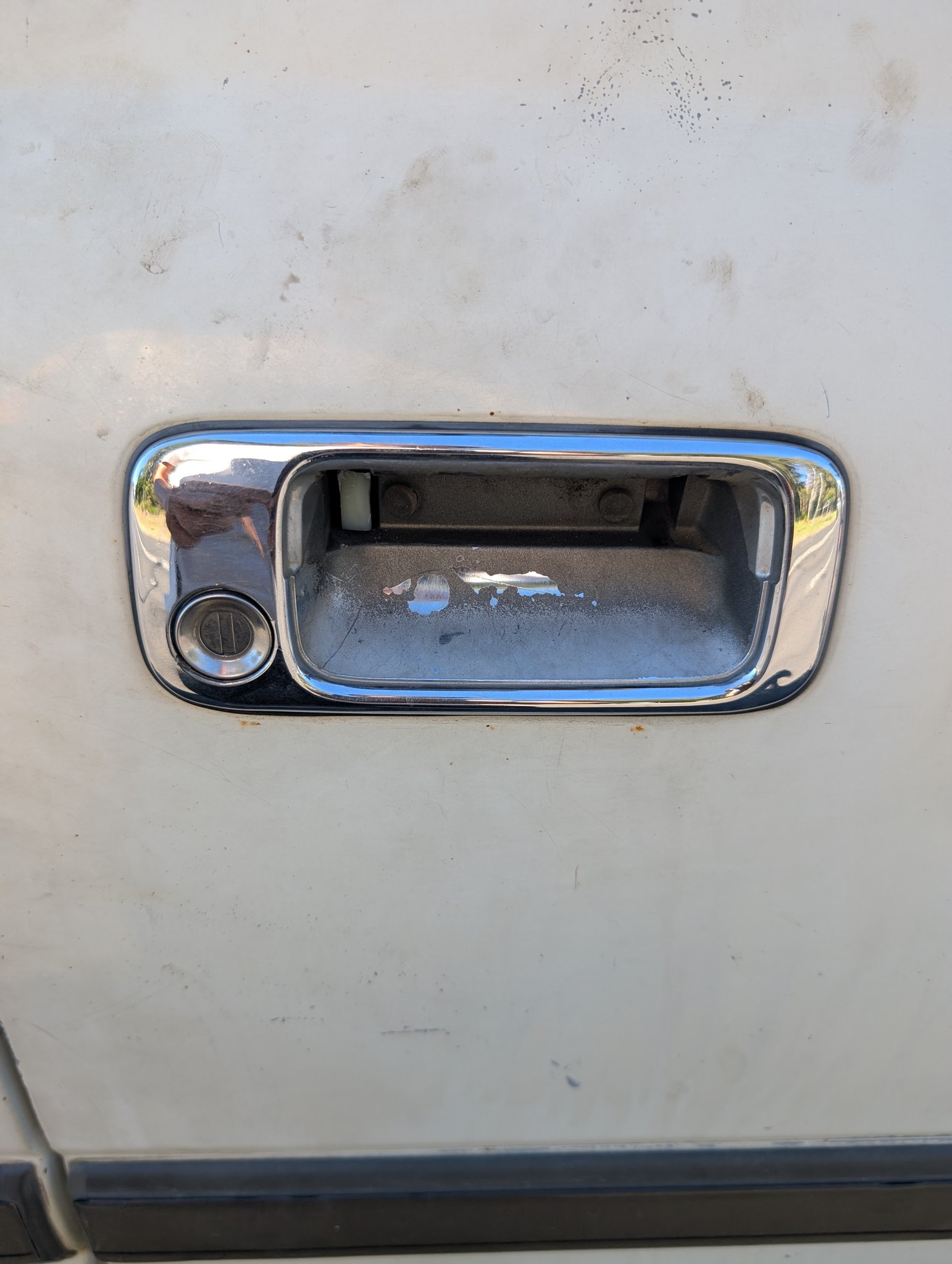 How to fix a broken 80 Series Landcruiser door handle?