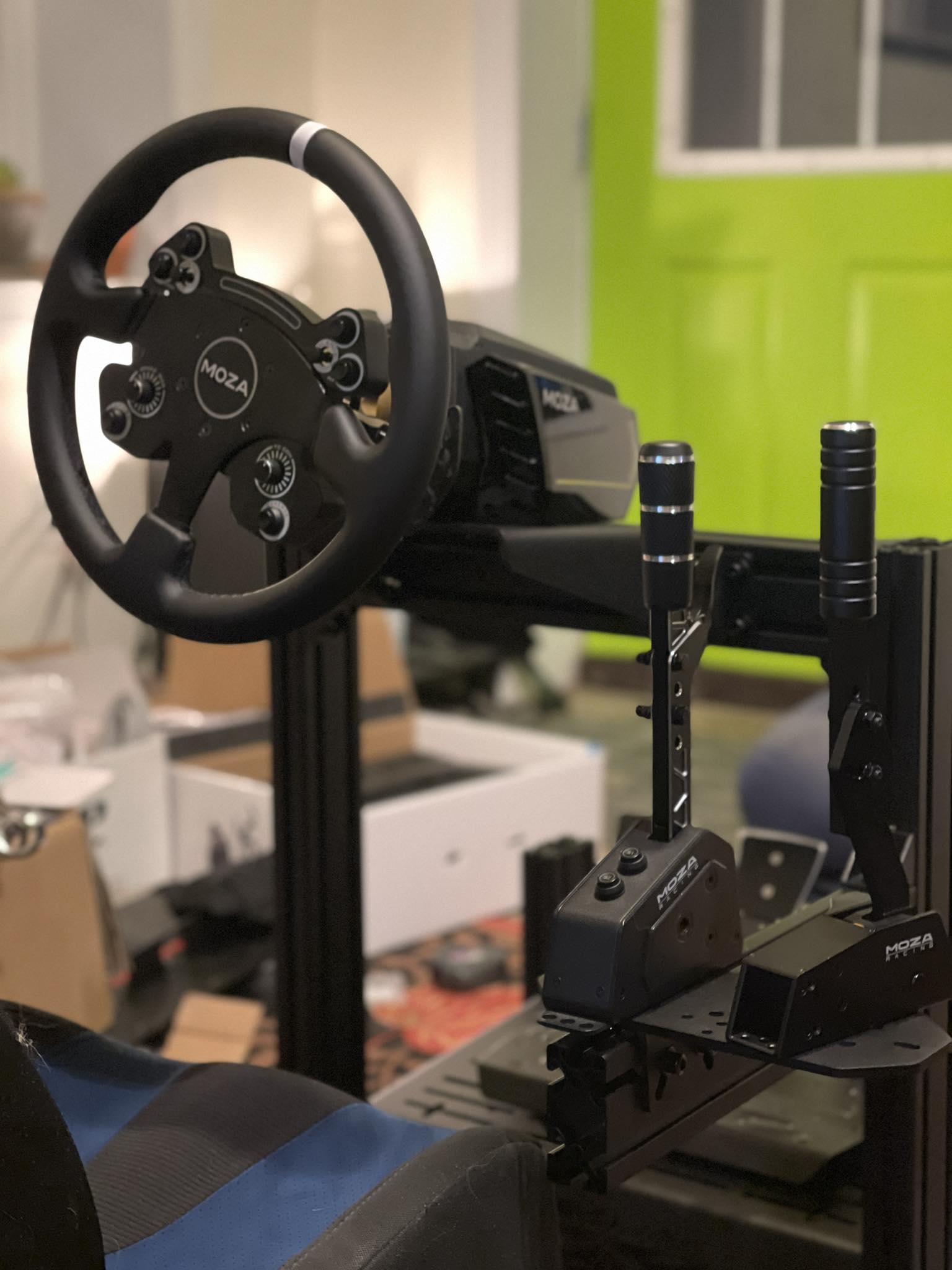 What steering wheel works with r16 v1?