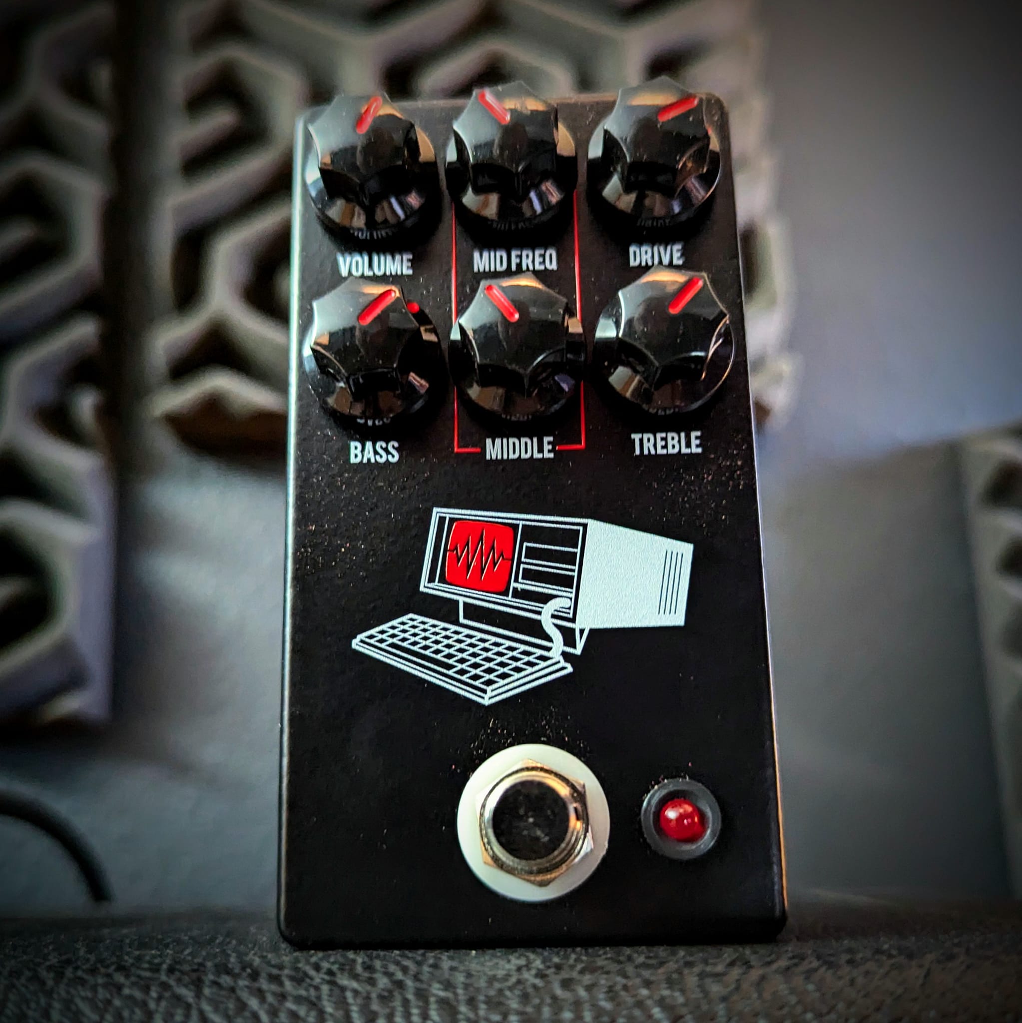 used guitar effects pedals Maestro Invader Distortion Bass Effects Pedals 04788752 Color:Ox Brown This is a BRAND