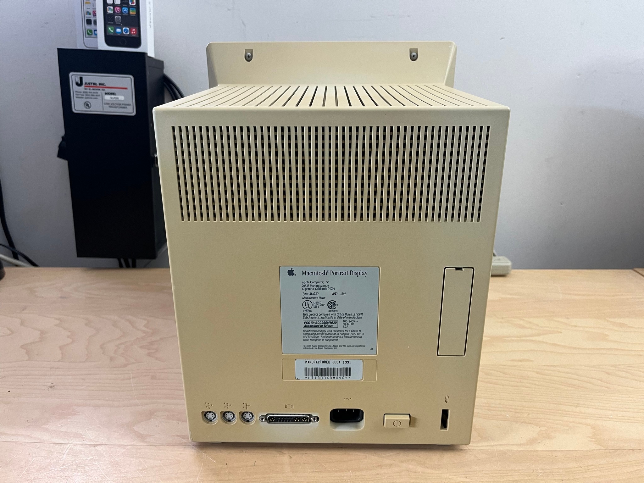 Apple Macintosh Portrait Display Vintage CRT M1030 - Monitors 