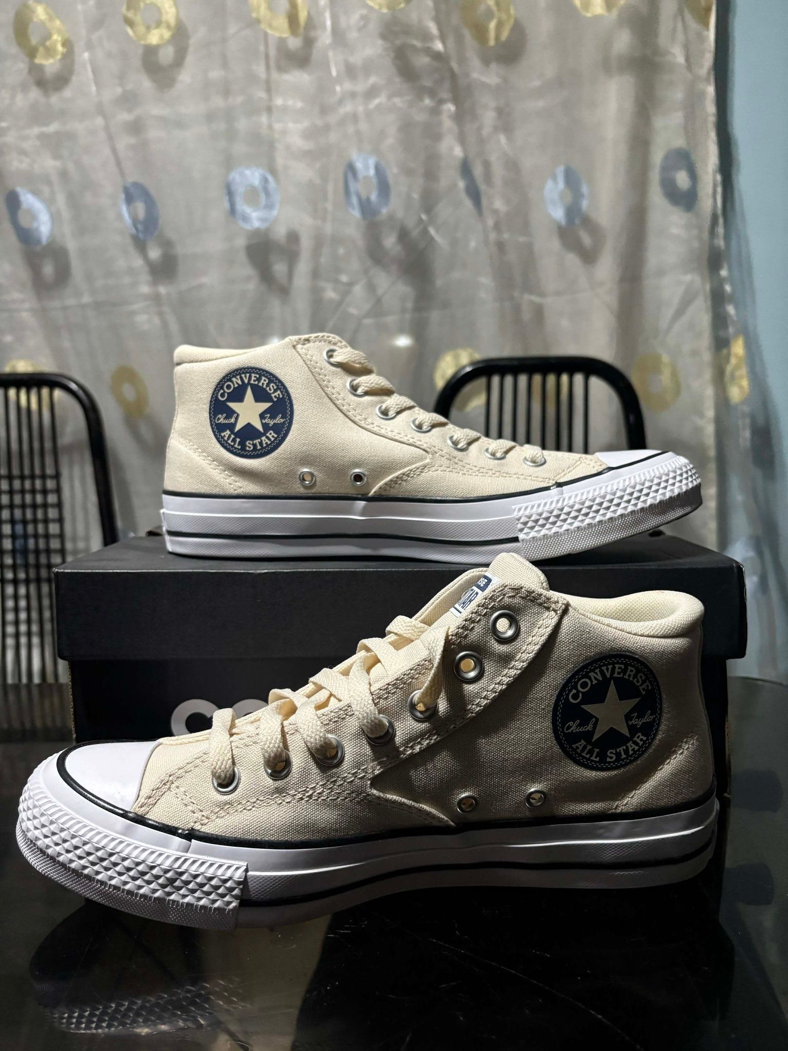 CONVERSE MALDEN STREET MID Sizes: 8.5 (1pc) - 42 euro, 27cm 9 