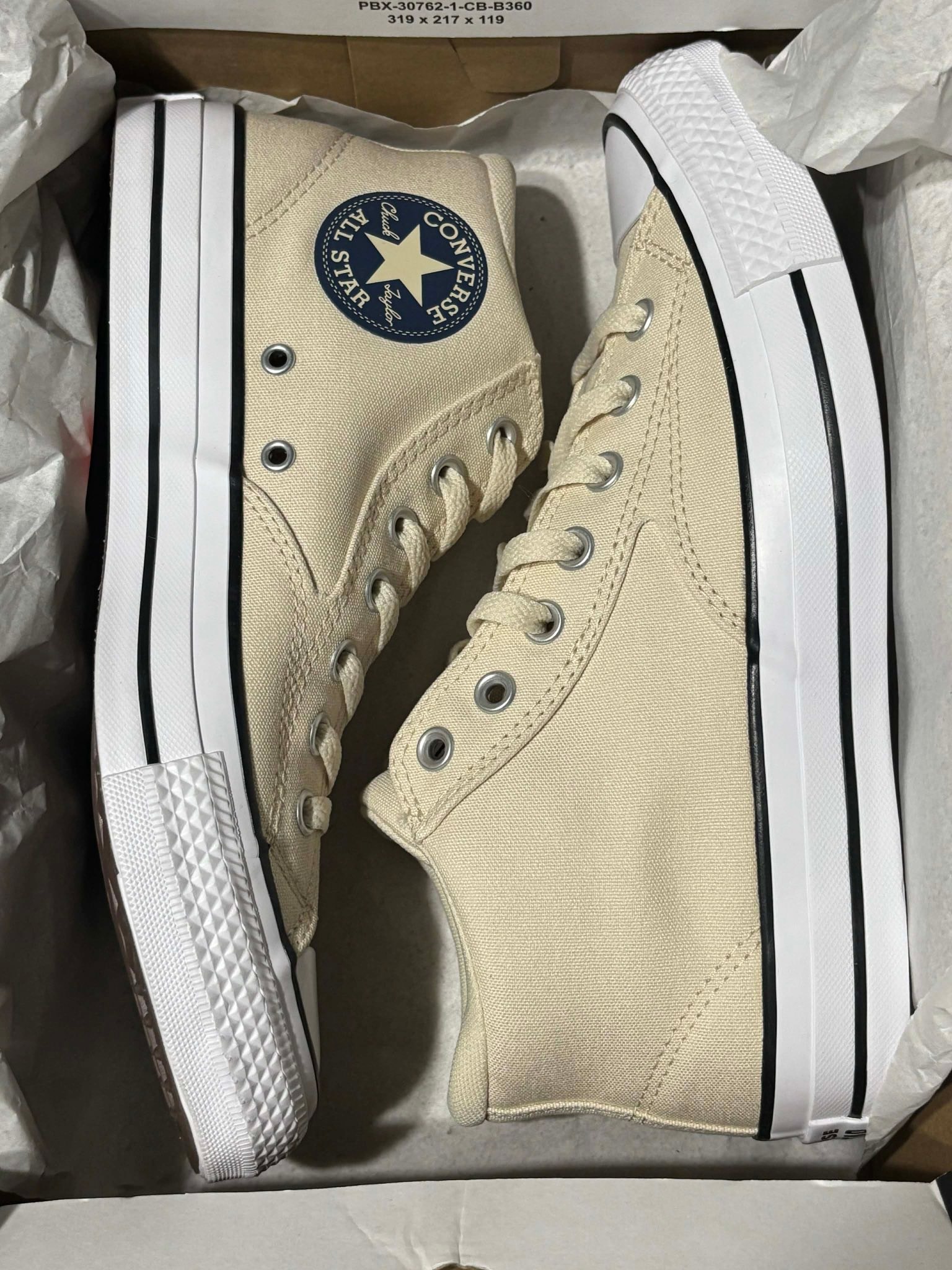 CONVERSE MALDEN STREET MID Sizes: 8.5 (1pc) - 42 euro, 27cm 9 