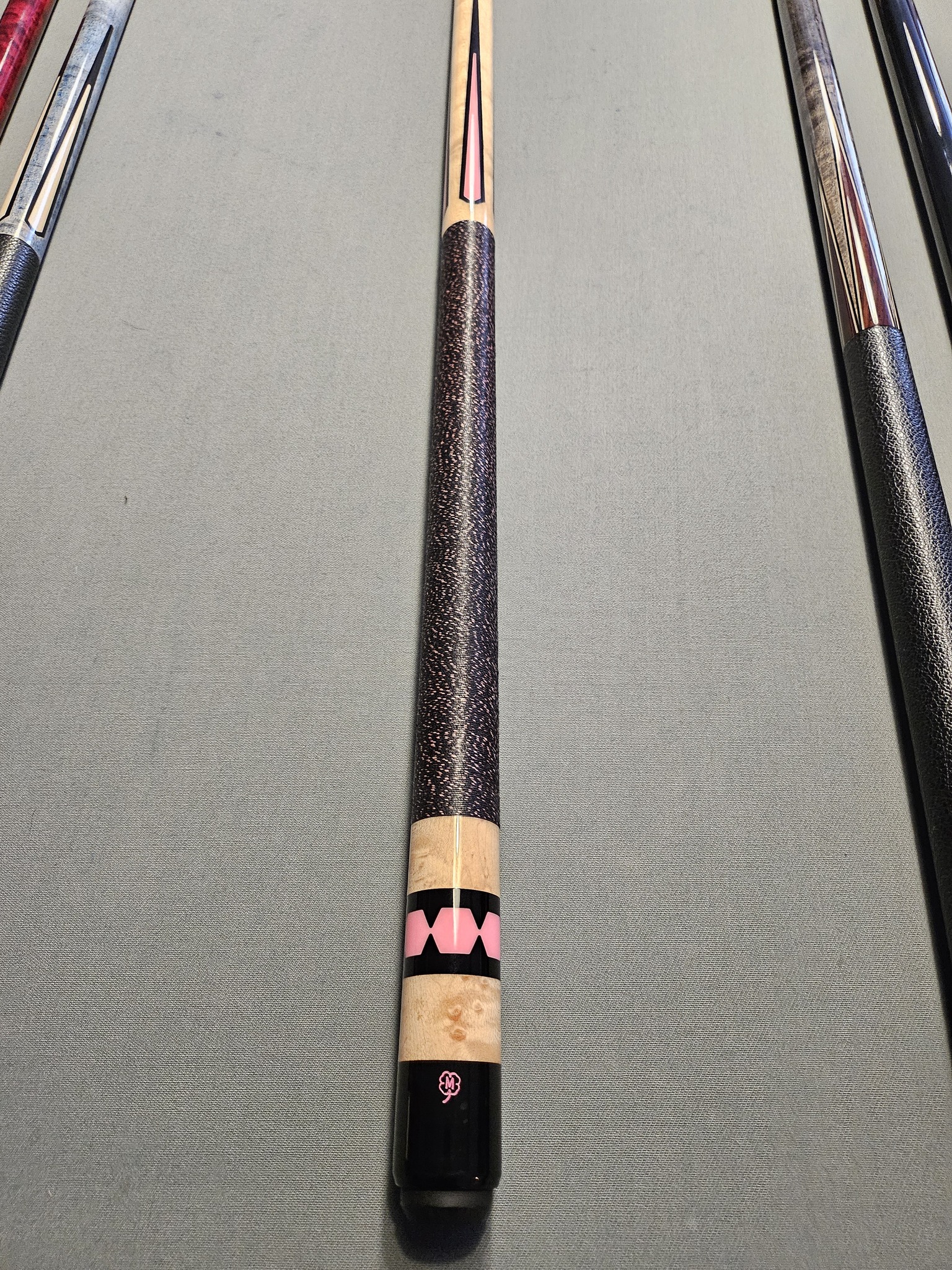 Rare early Omega DPK cue