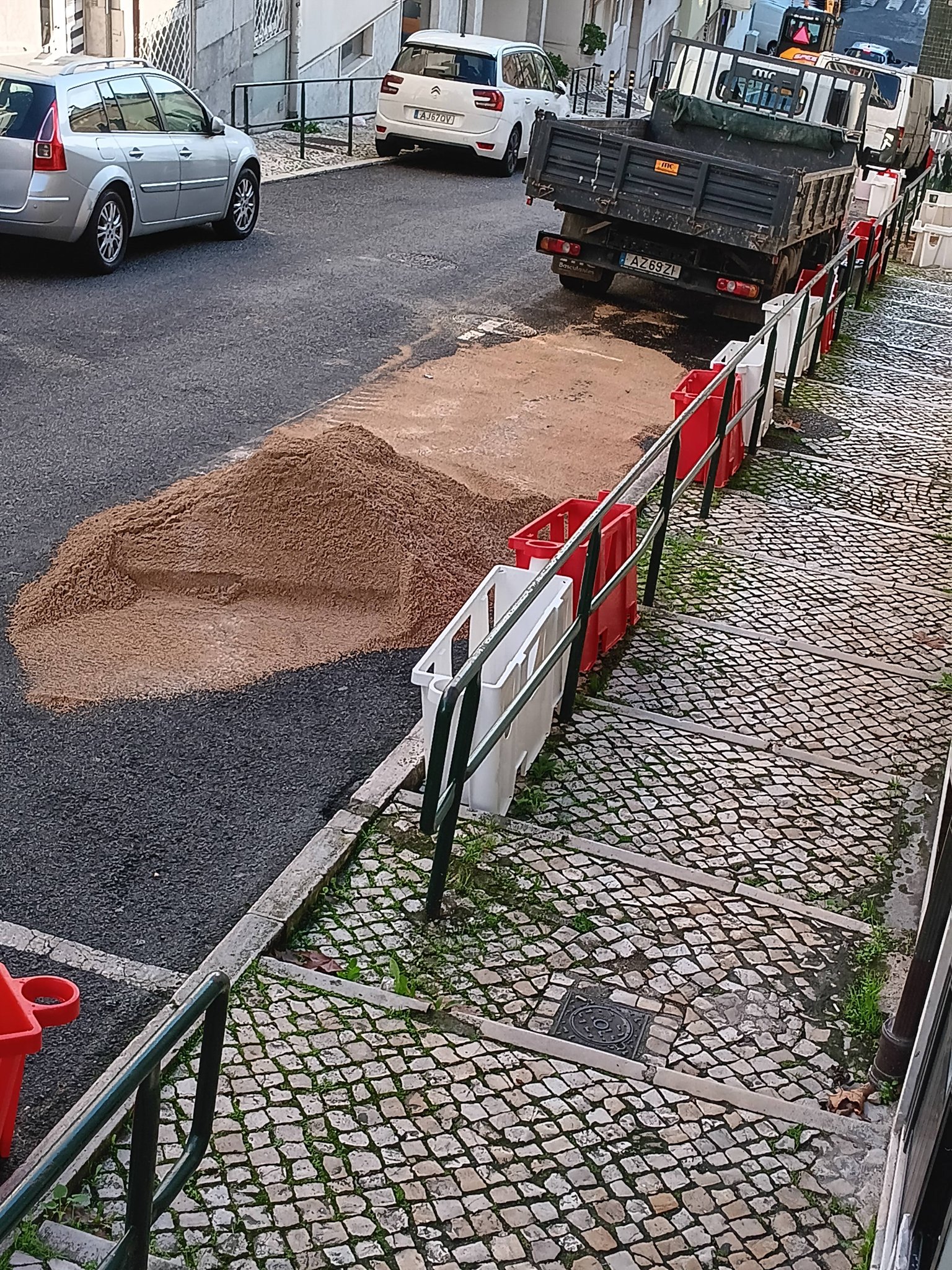 DESAFIAR ALGÉS - Rede de Moradores | Mais uma rua que até era simpática ...