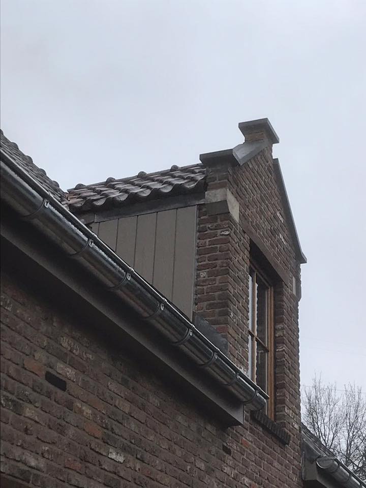 OVB Construct - Nieuwe zinken goten met gietijzeren...