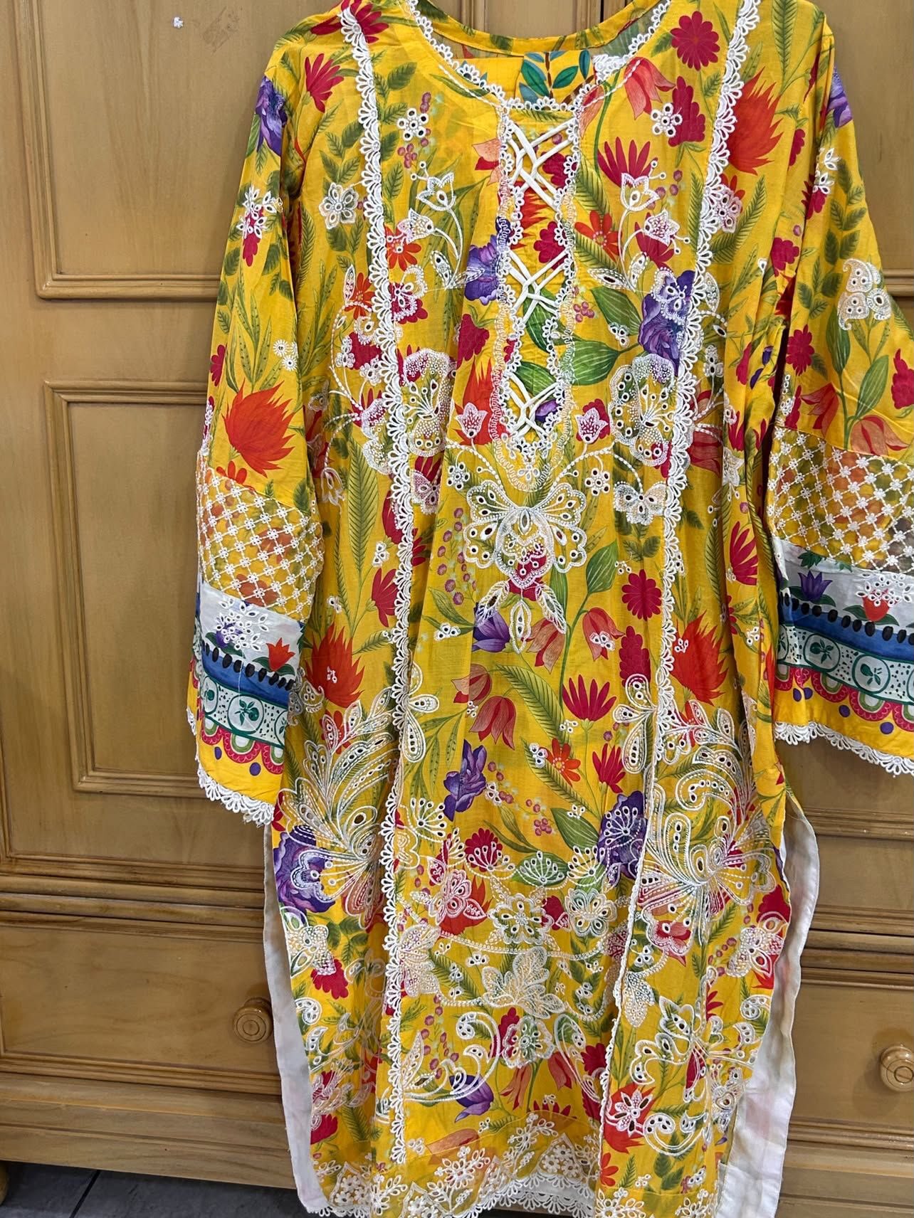 Zaha 2025 medium size clothes for sale