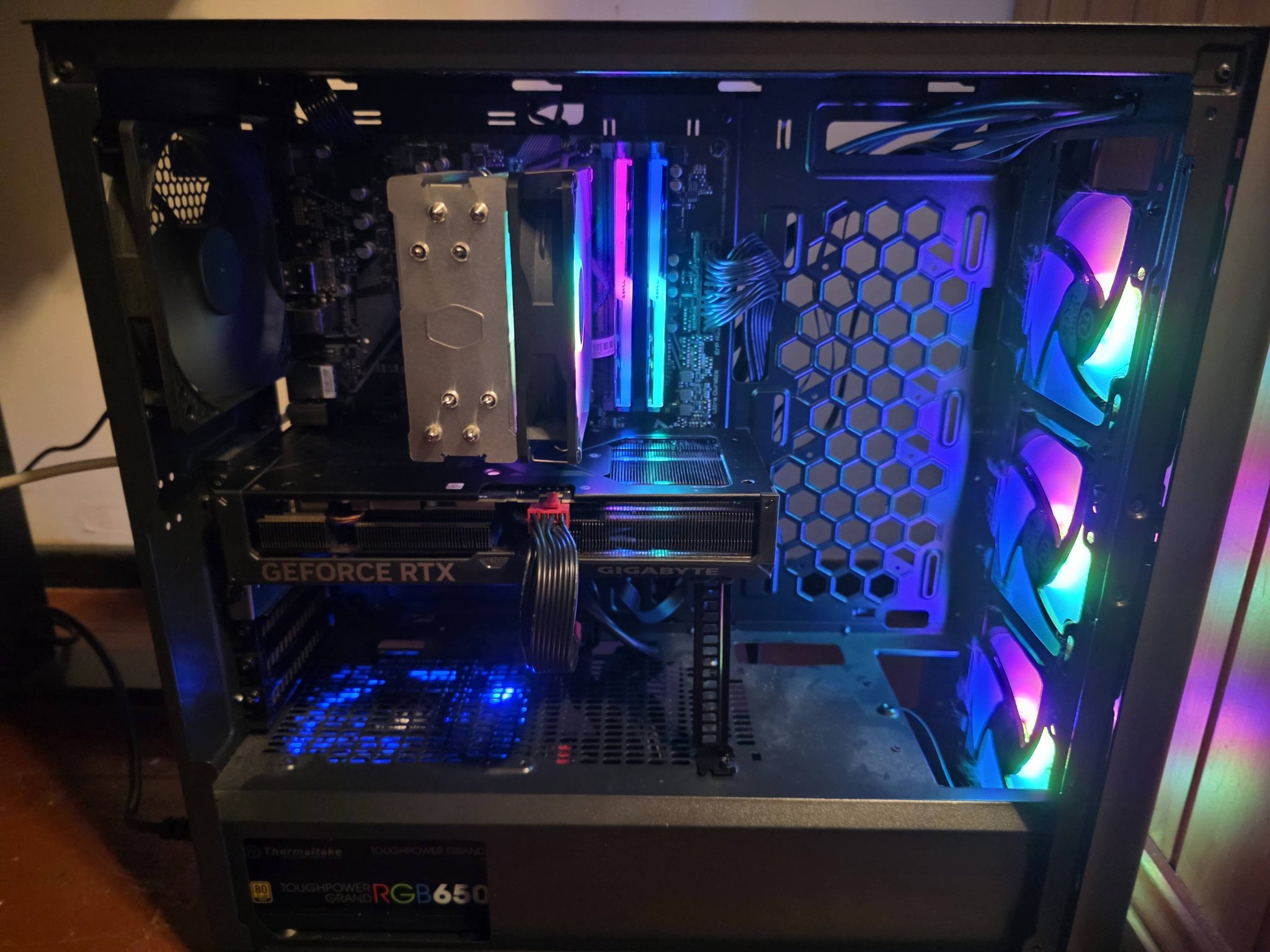 New pc specs with ryzen 7 5700x and gigabyte ryx 4070
