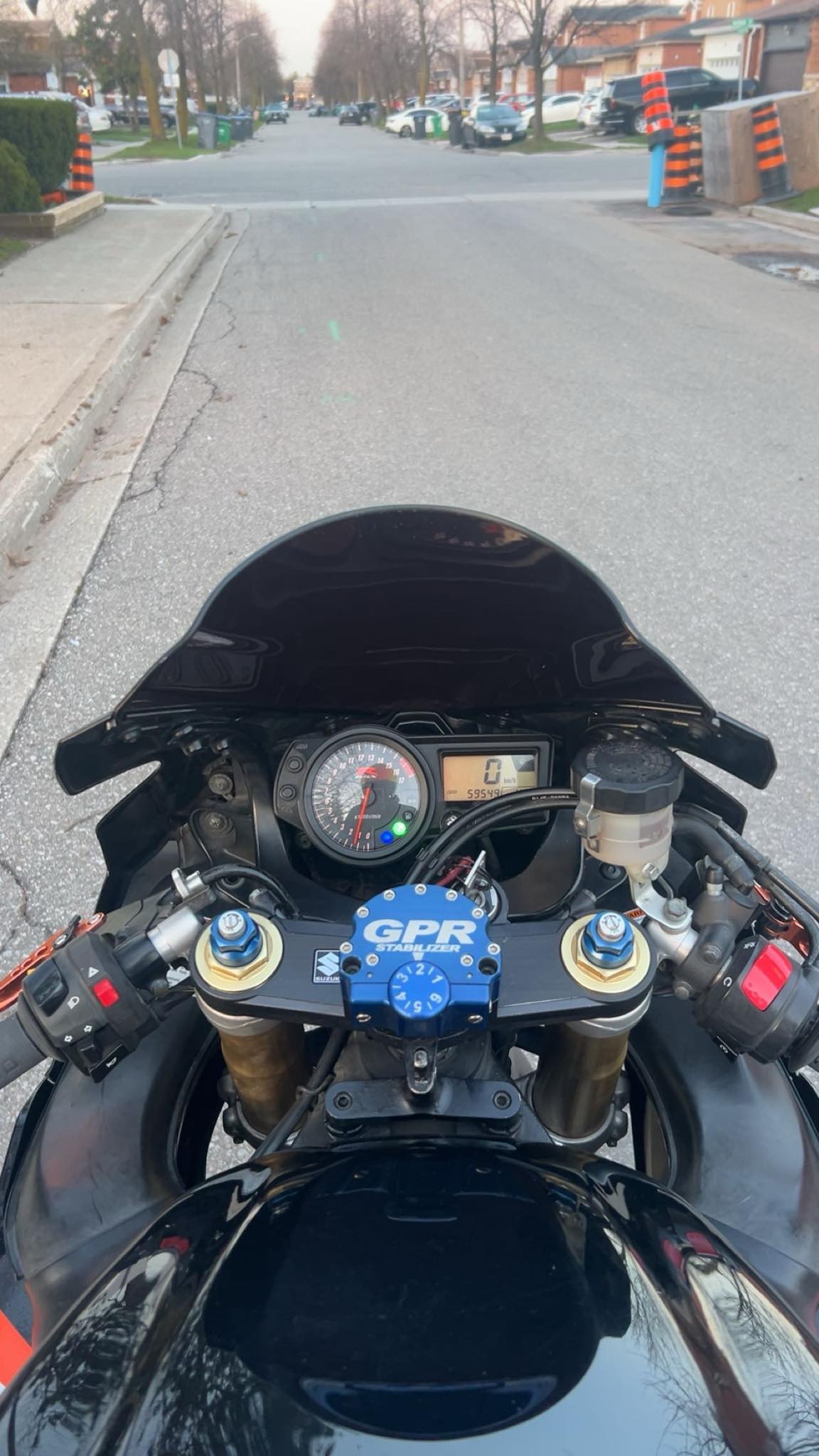 テイラー What steering dampeners and phone mounts do you recommend?
