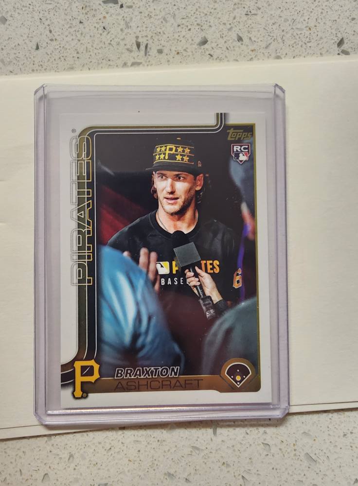What is the Golden Mirror SSP sports card?