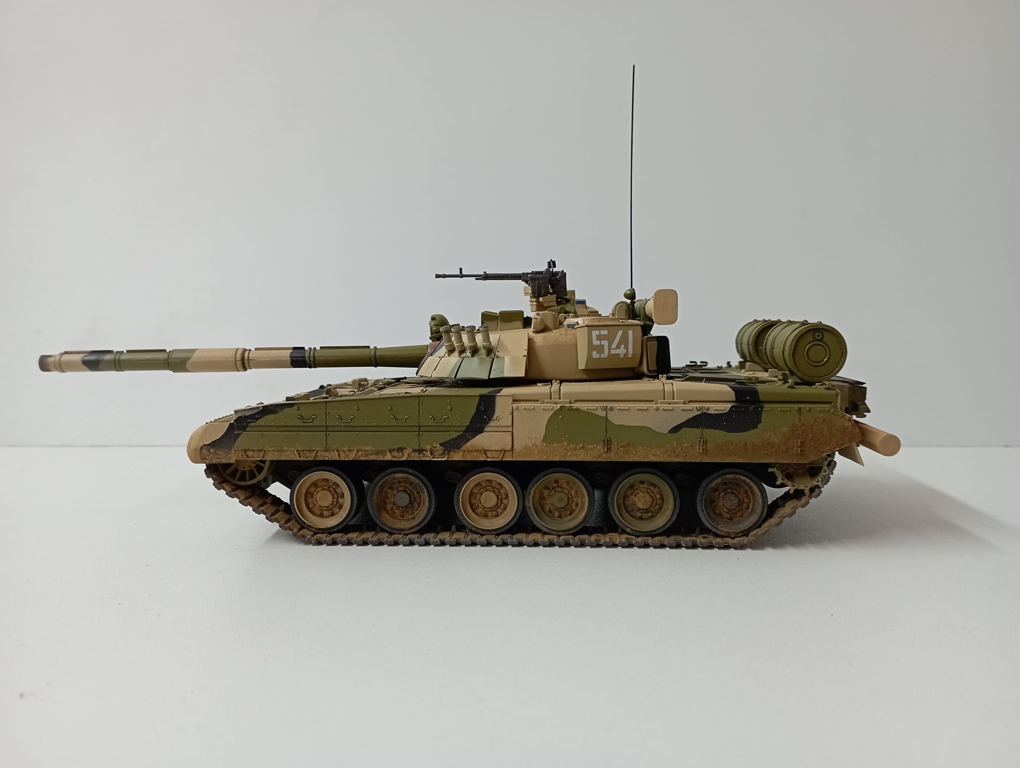 Weathered T-80UD Zvezda 1:35 just finished)