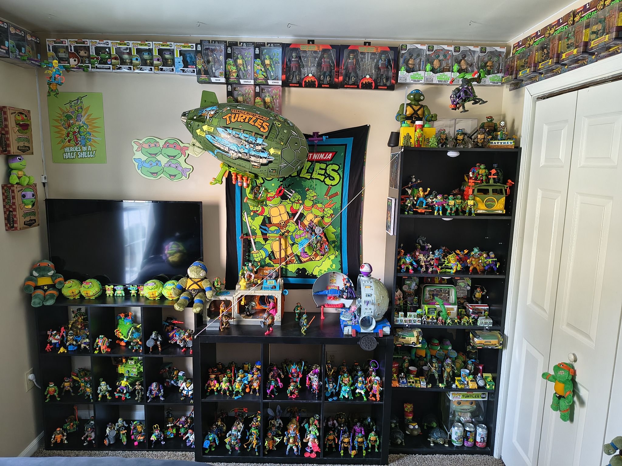 How to hang a 1988 Turtle Blimp from the ceiling?