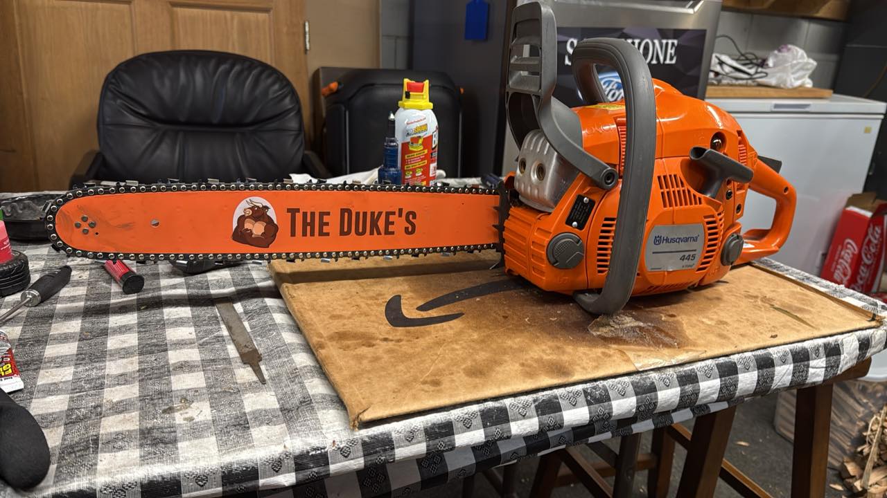 Husqvarna 445 saw with new bar and chain