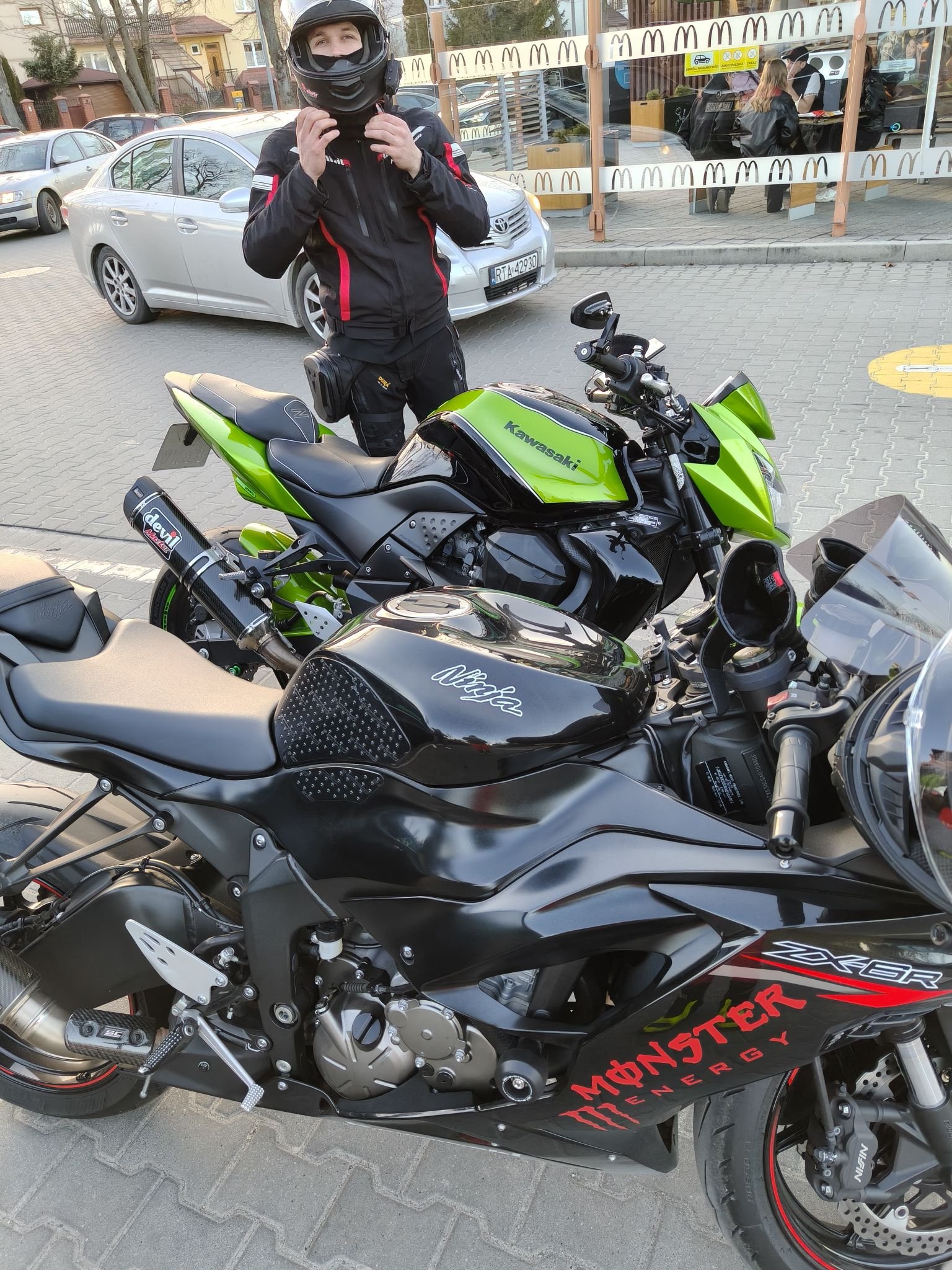 What are some black Kawasaki ZX6R modifications?