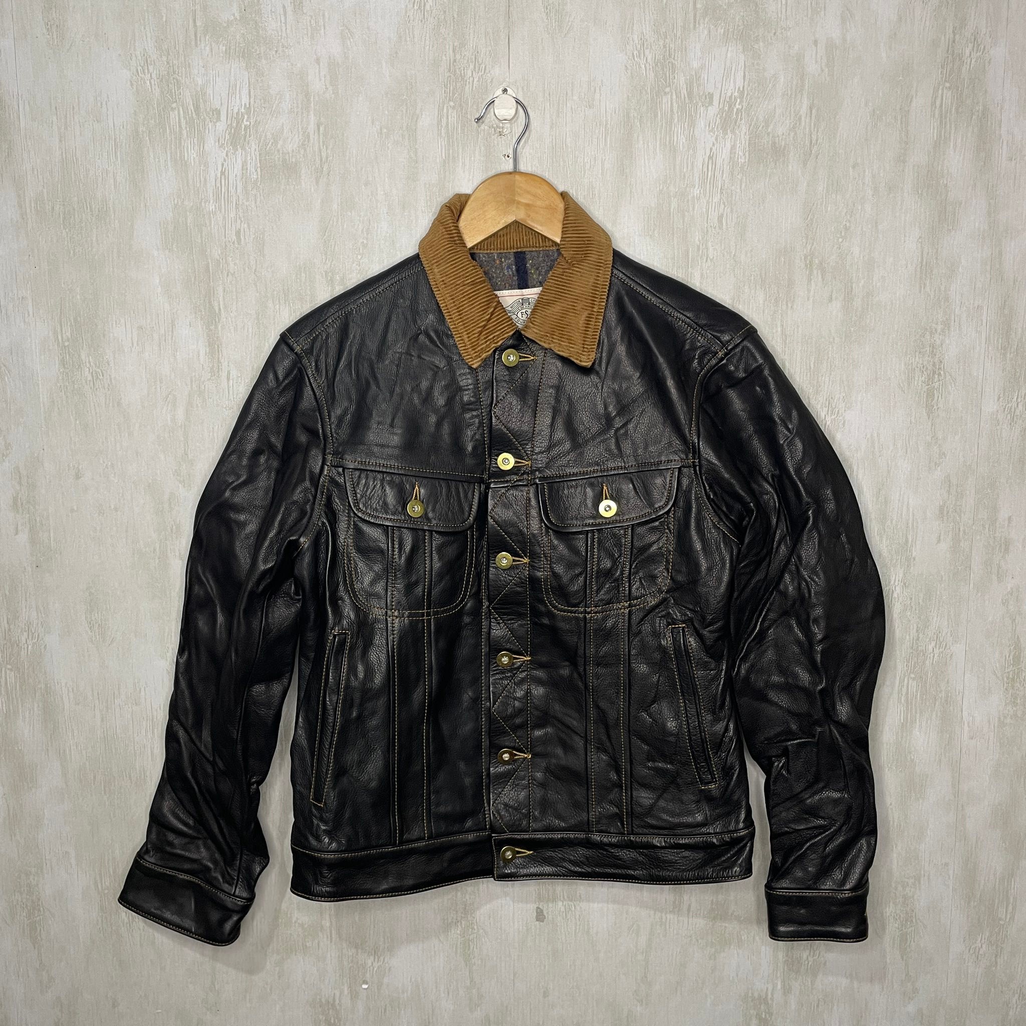 Four Speed Storm Rider Leather Jacket Size: Small Length: 24 