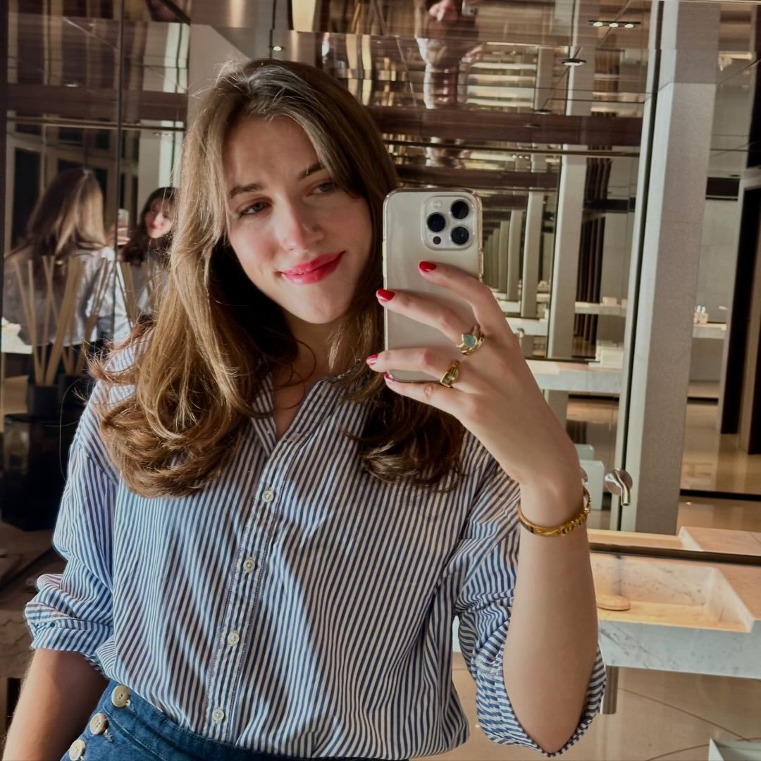 i-m-sketching-c-line-dion-s-parisian-looks-in-front-of-leroyalmonceau