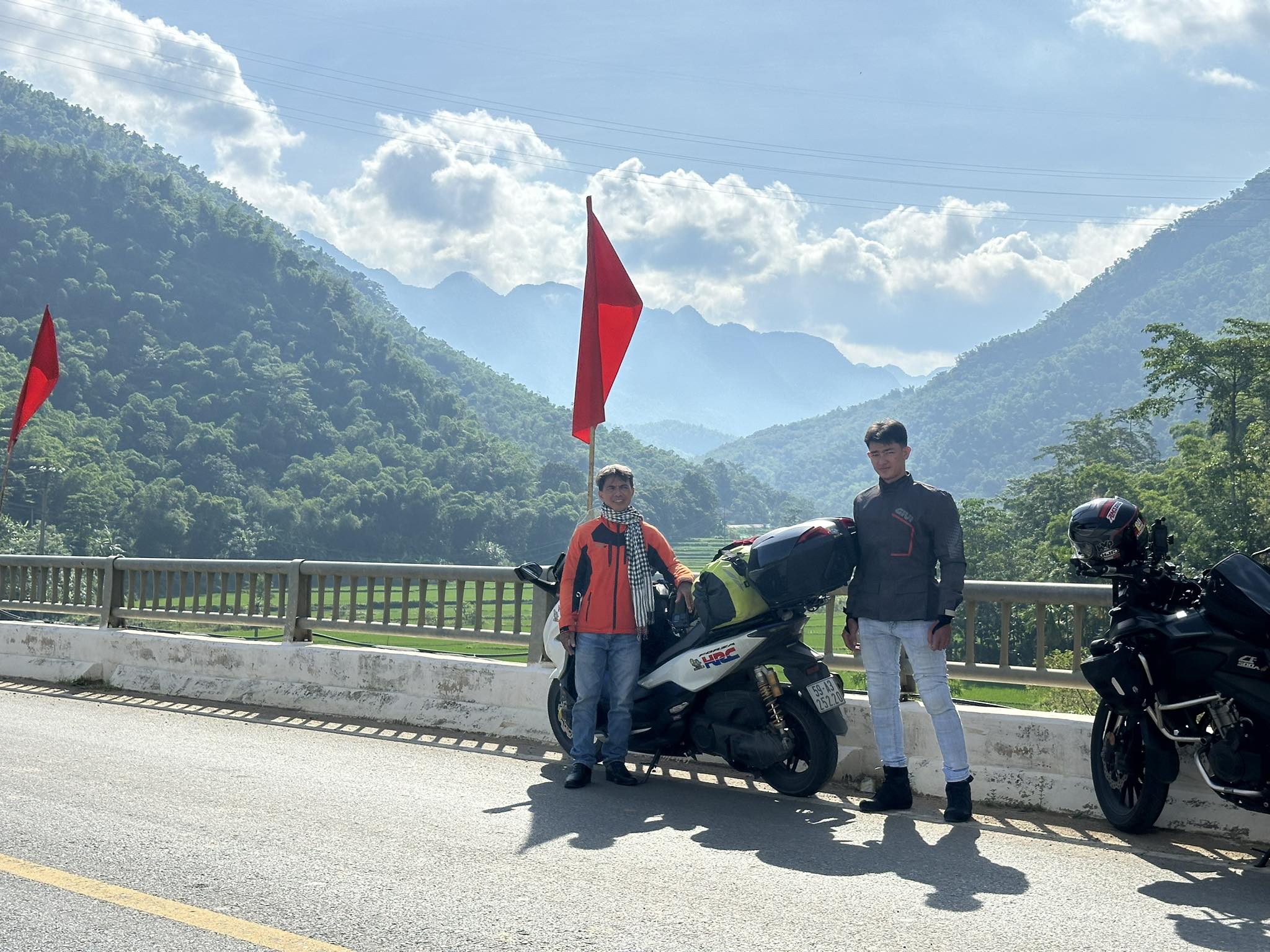 Pham Luan - Pham Luan added a new photo — at Thành Phố Hồ...