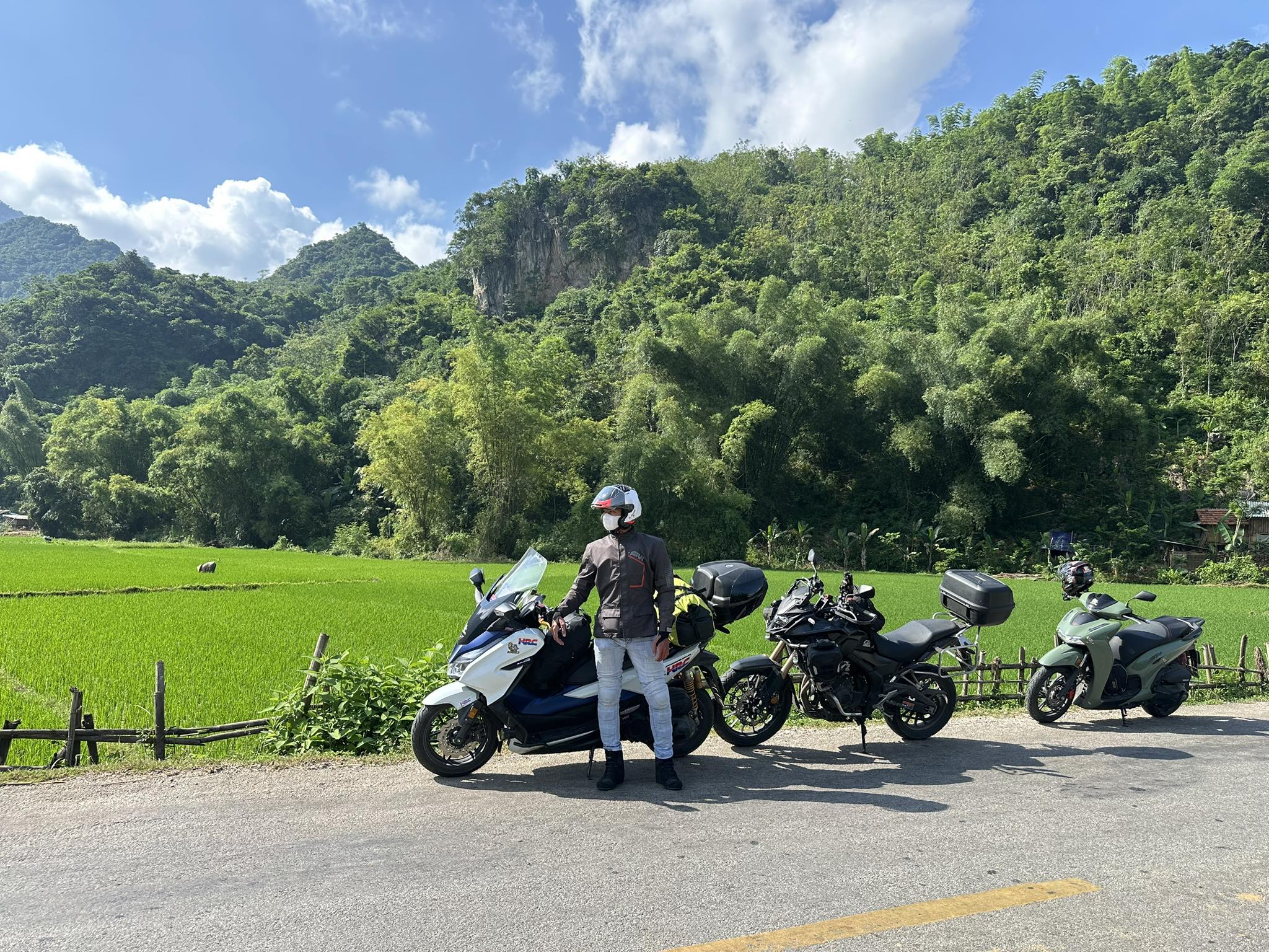 Pham Luan - Pham Luan added a new photo — at Thành Phố Hồ...