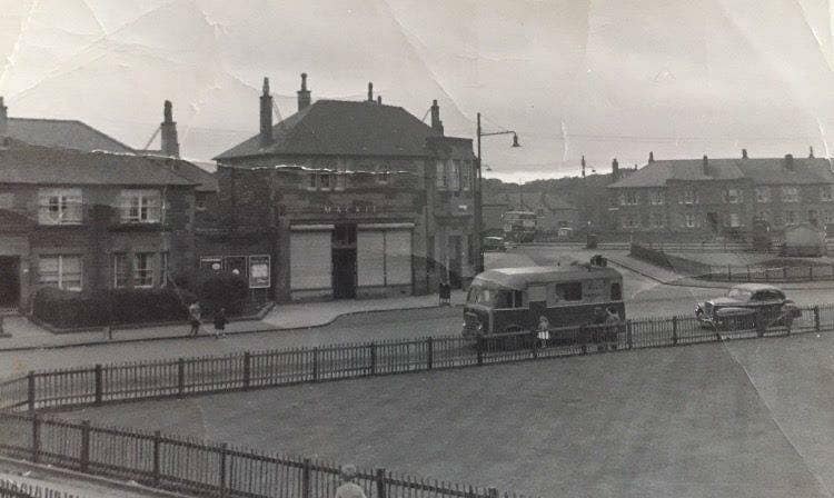 Pollok Bundy - The Beautiful Pollok Bundy. Cowglen Road at the shops ...