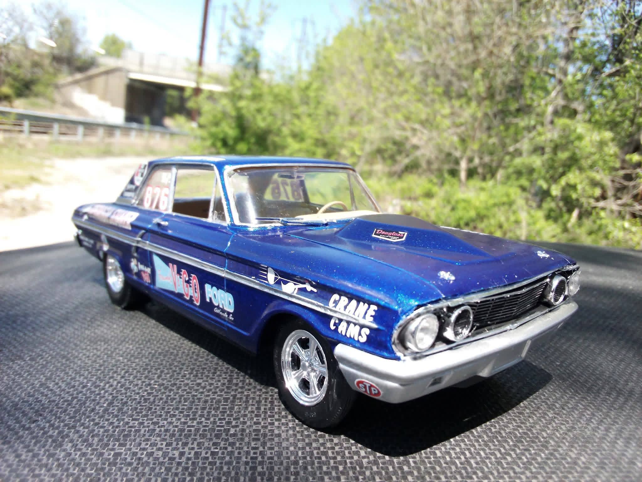 Revell 1964 Ford Fairlane Thunderbolt 427 model car in metallic blue