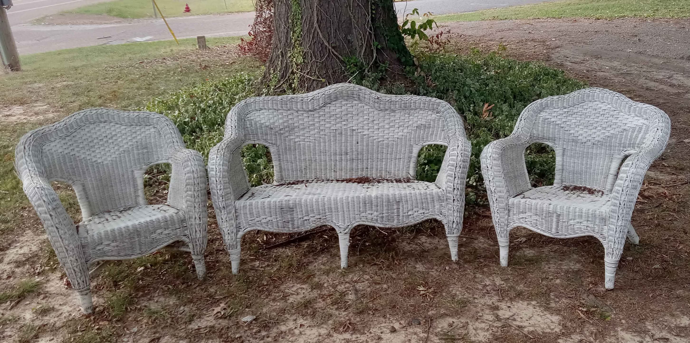 Image showcasing Tipton County TN ReSale. | Wicker outdoor furniture set...need cleaning ...