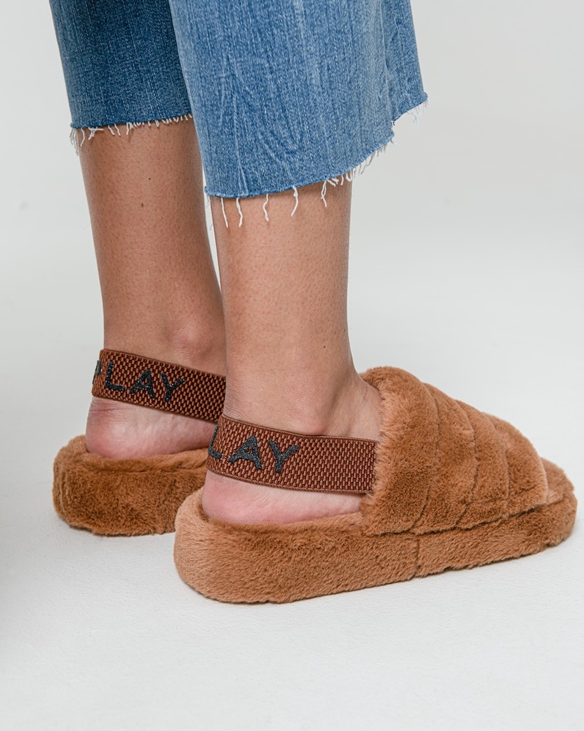 🌼Happy SPRING DAY🌻 Shop the HACKBERRY sliders at your nearest