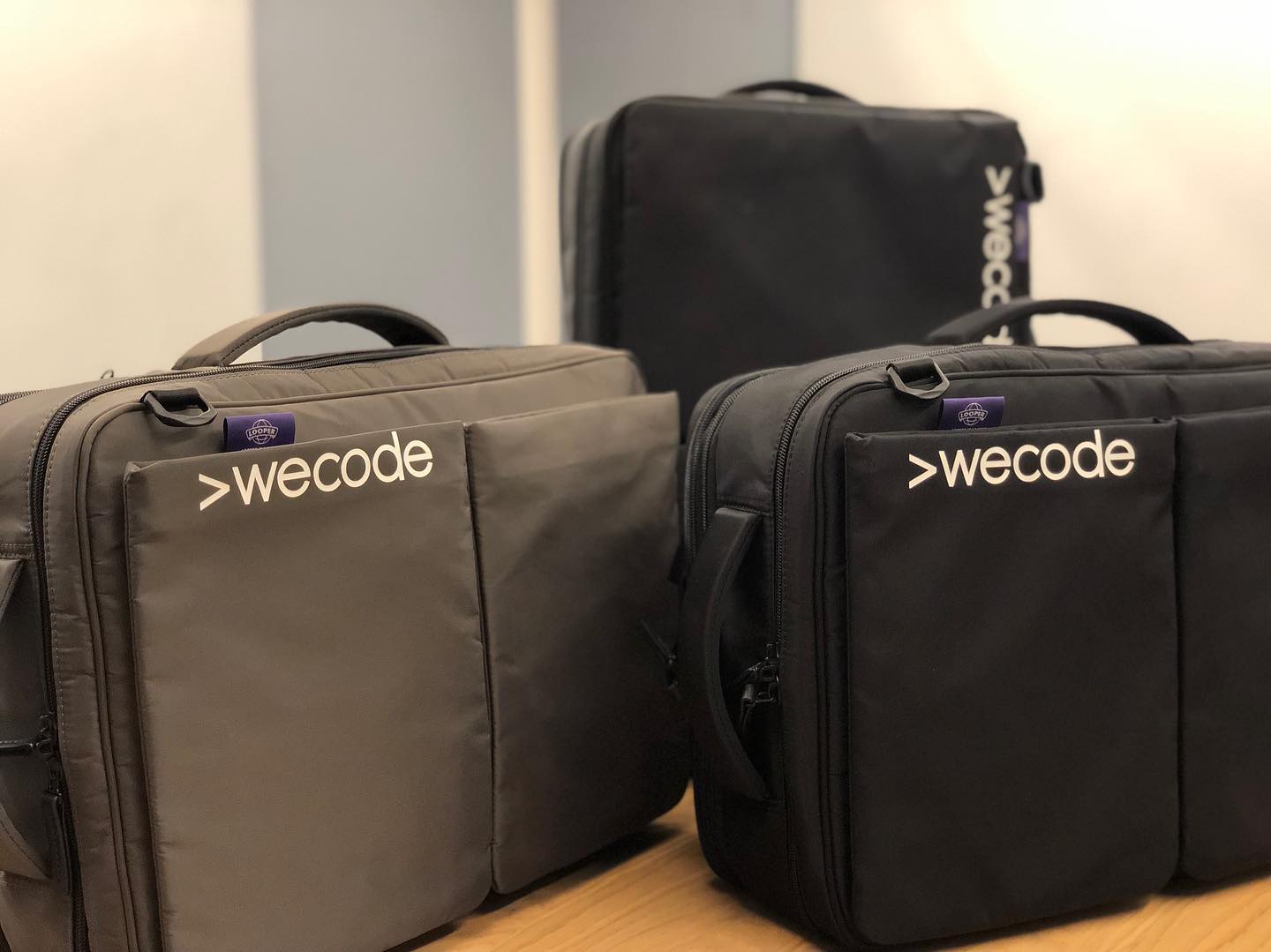 wecode - 🏄🏻‍♂️Looper X wecode👨🏻‍💻 - [속보: 고오급 굿즈 탄생] 위코드는... | Facebook