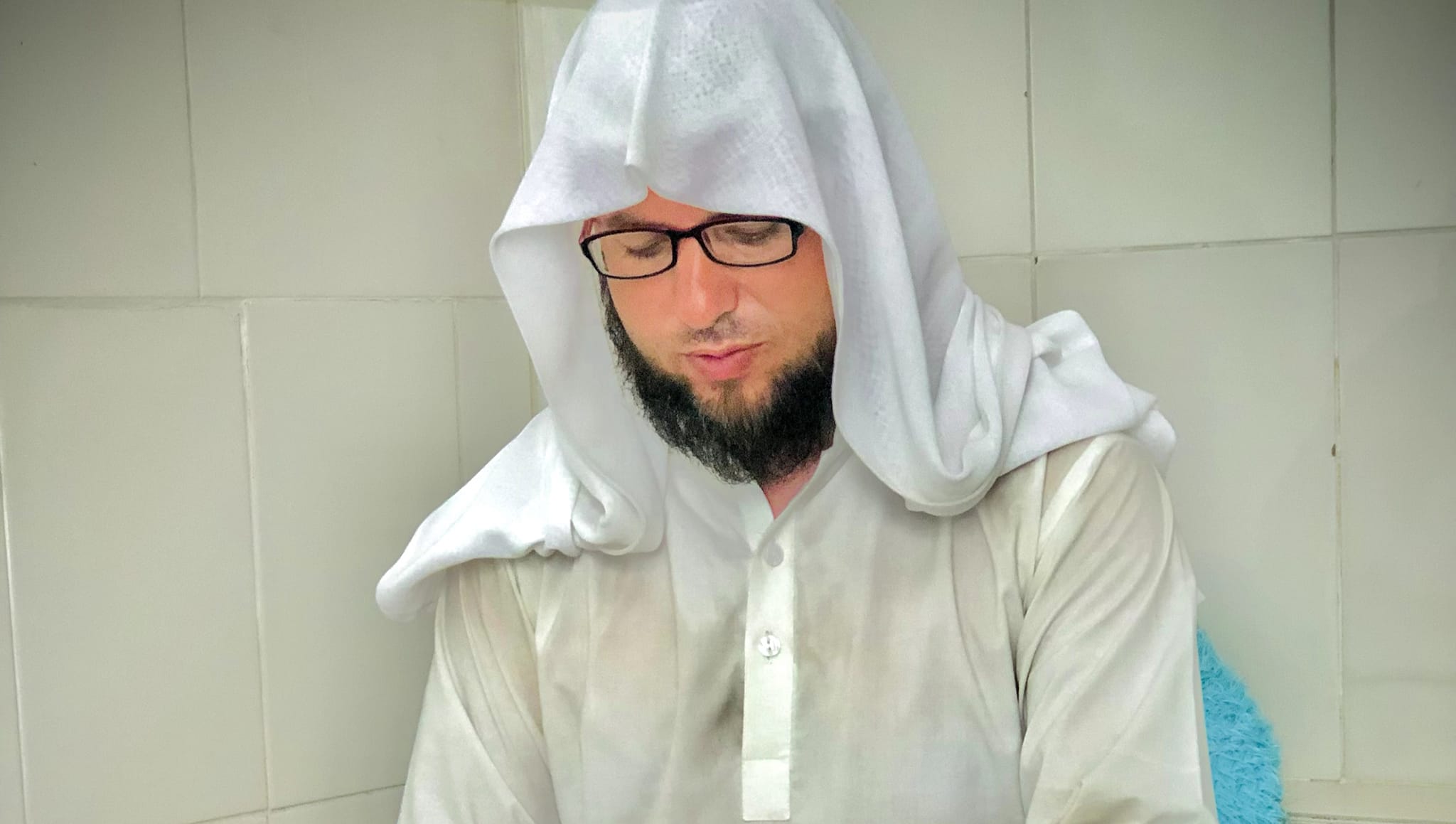hayat-khan-facebook