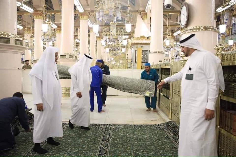 The new carpet in Masjid Nabawi... - Doncaster Jamia Mosque