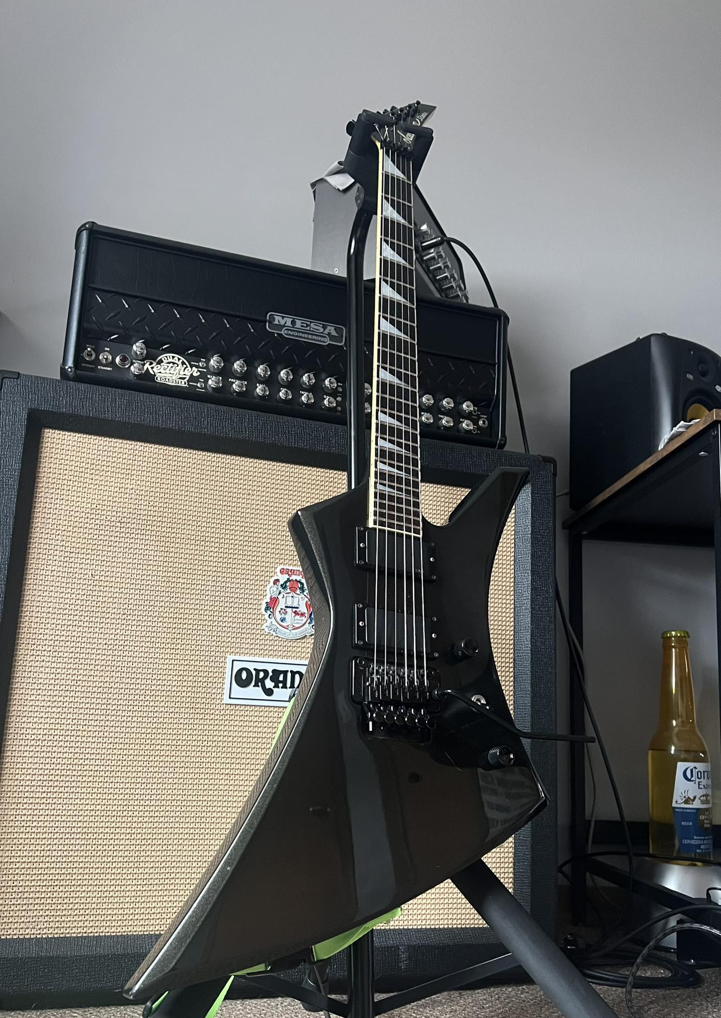 The Jackson King V hardshell case will fit your Arrow but it's snug!