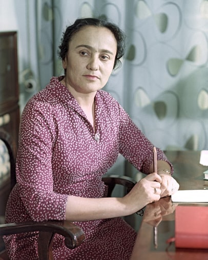Zulfiyaxonim Rasmlari Atoqli O'zbek Shoirasi Zulfiya Isroilova