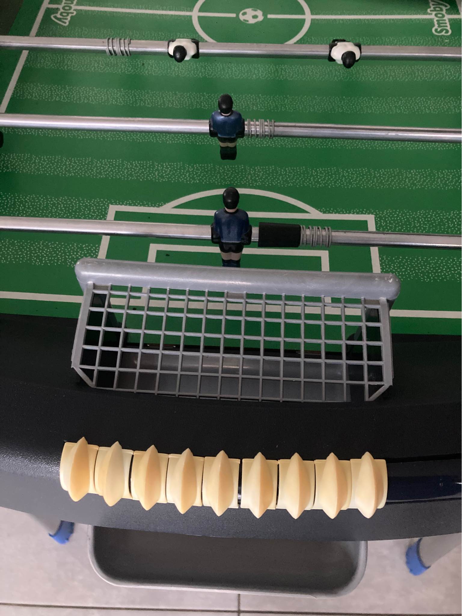 Smoby Babyfoot Challenger – Pieds Métal Antidérapants, Compteurs, Terrain Herbe, 2 Balles Incluses, Démontable, Dès 6 Ans
