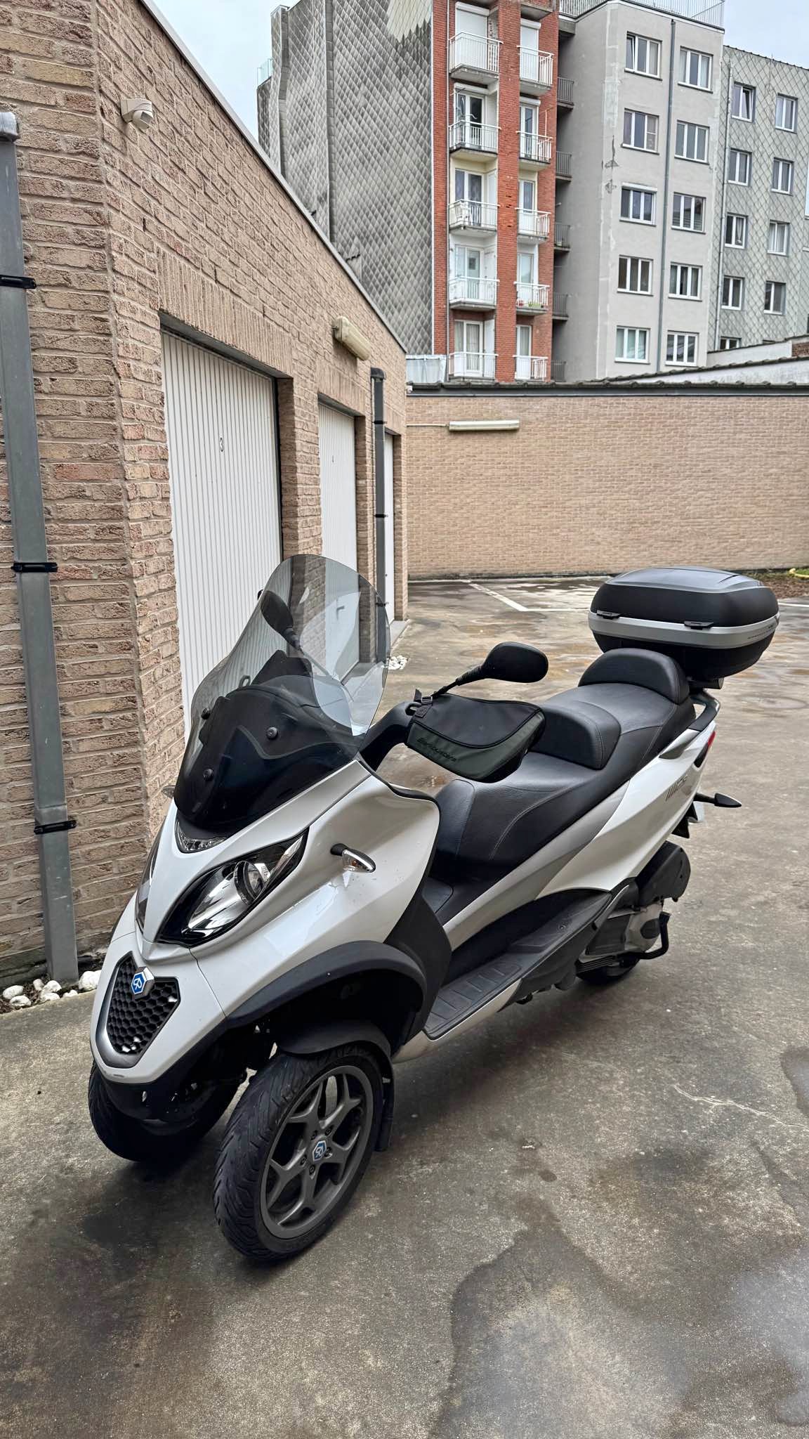 Piaggio MP3 300 – 2016 – 19.000 km – TOPSTAAT – met topkoffer - Te ...