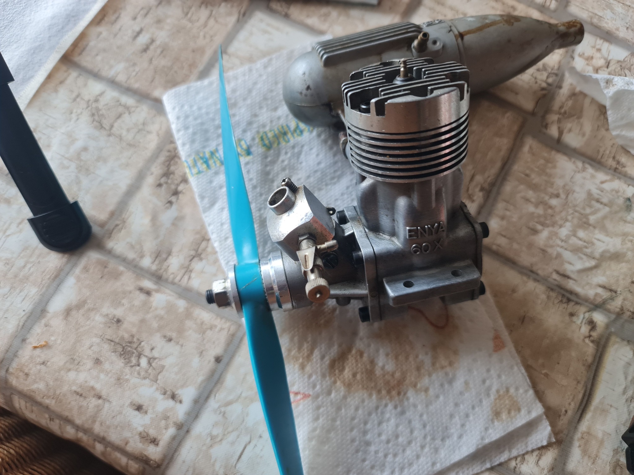 An interesting old Enya .06 with a great looking RC throttle.