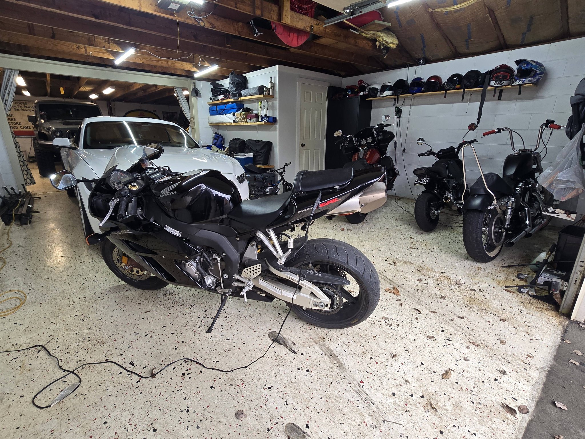 Does anyone know if the clutch slave cylinder on a 2023 300RR is