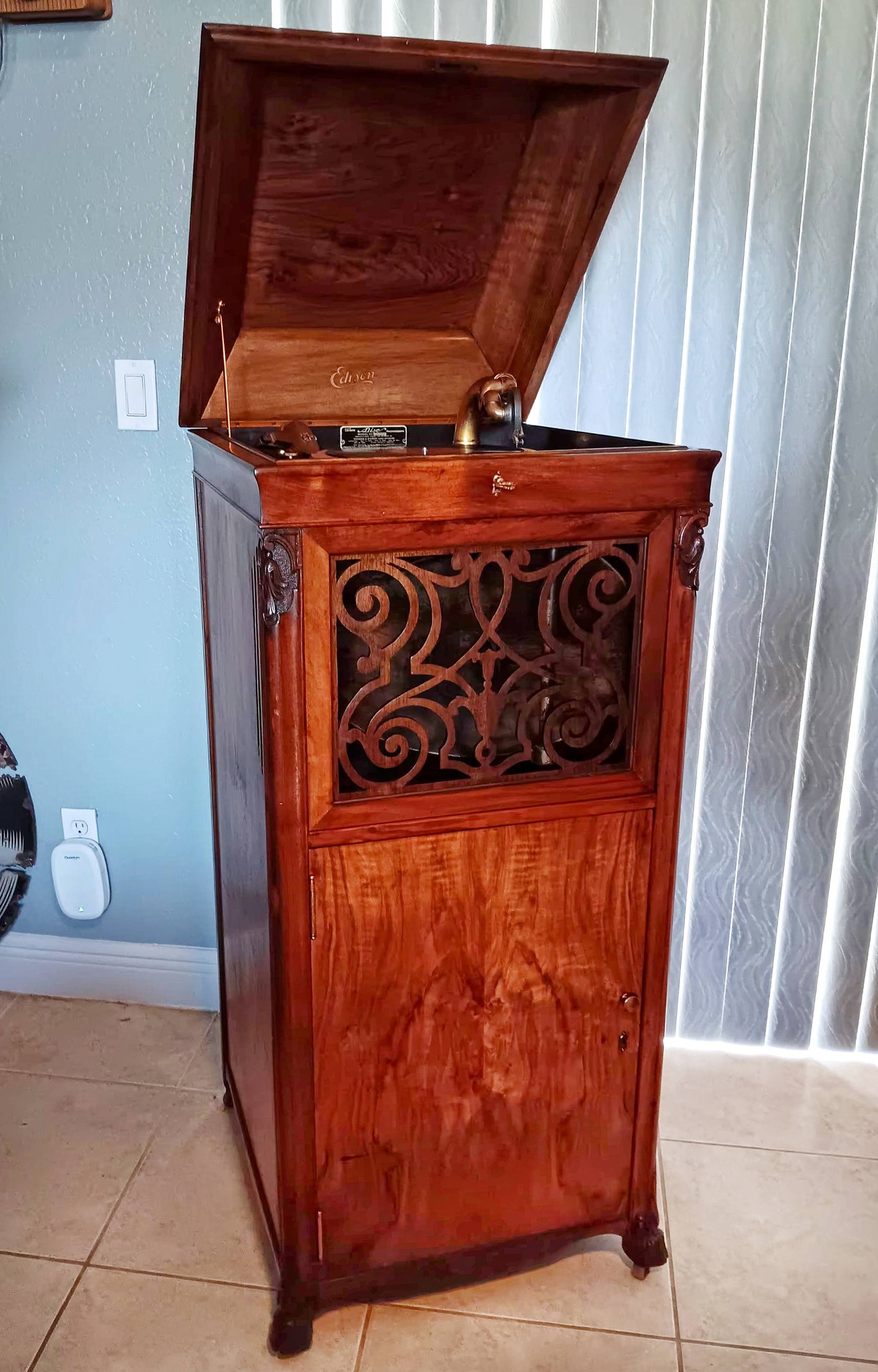 Restoring a rare Circassian walnut Edison A-300 diamond disc