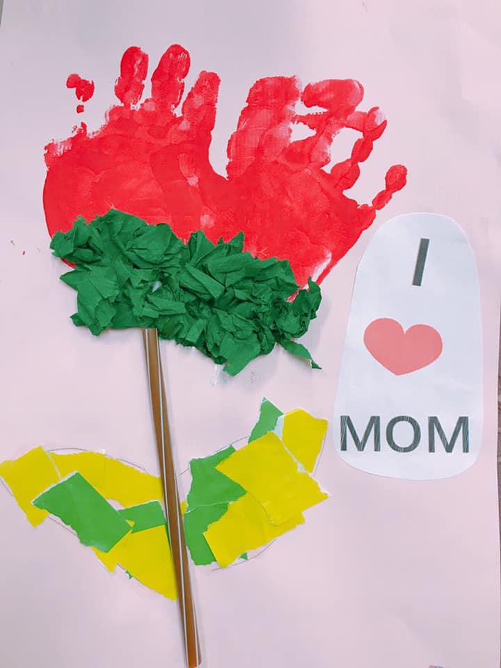金門縣私立寶貝園地幼兒園 幼幼及小班的寶貝們 在藝術 創作的過程的中大膽發揮創想 結合廢物利用 完成的母親節作品 Facebook