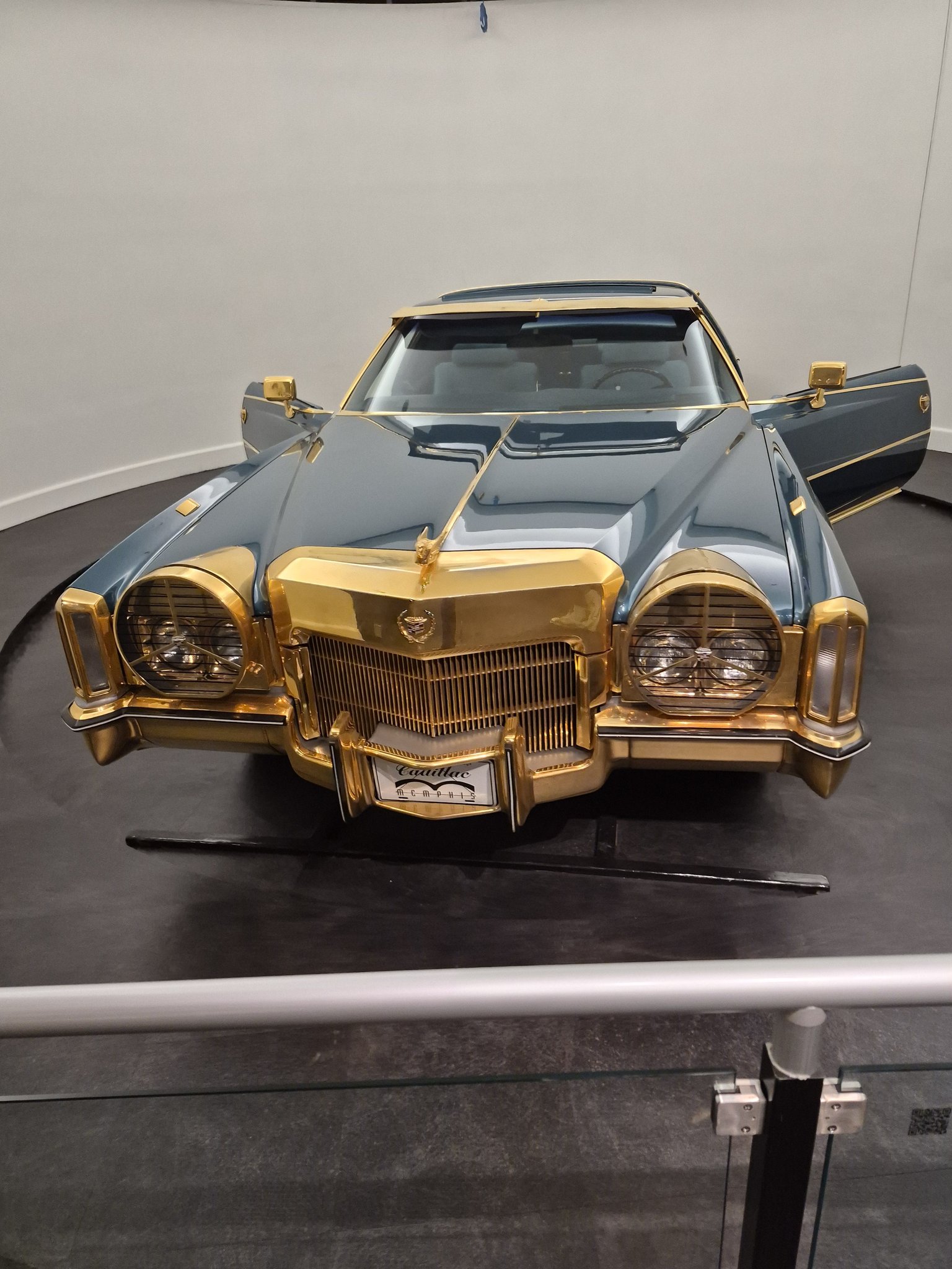 Isaac hayes gold plated cadillac hi-res