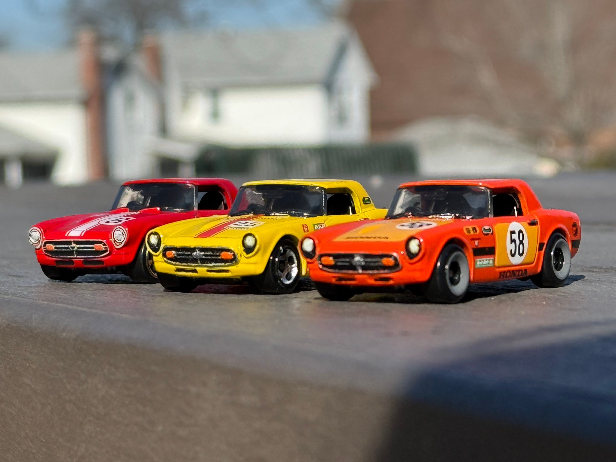 Upgrading Honda S800 mainline models with custom paint details