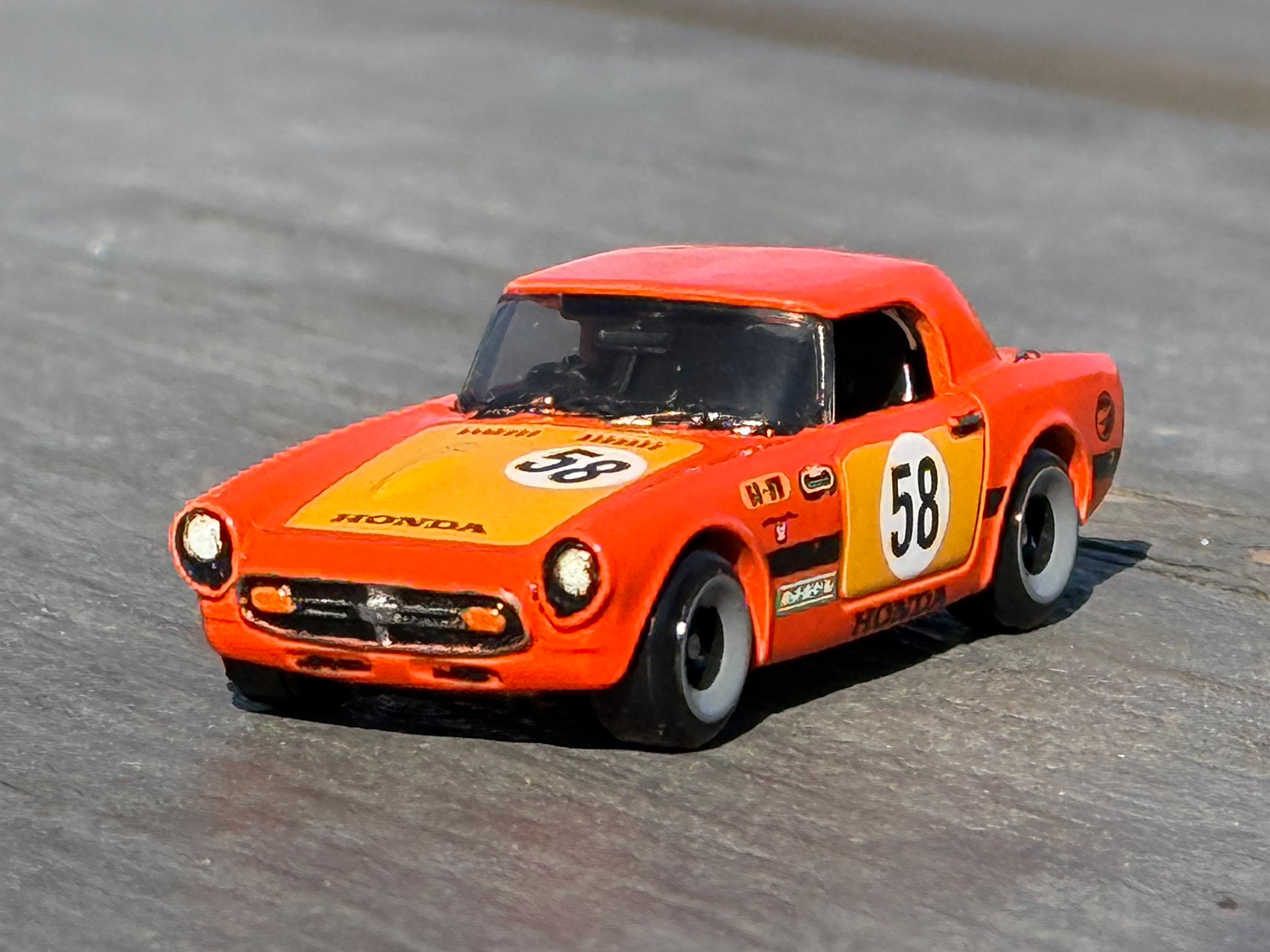 Upgrading Honda S800 mainline models with custom paint details