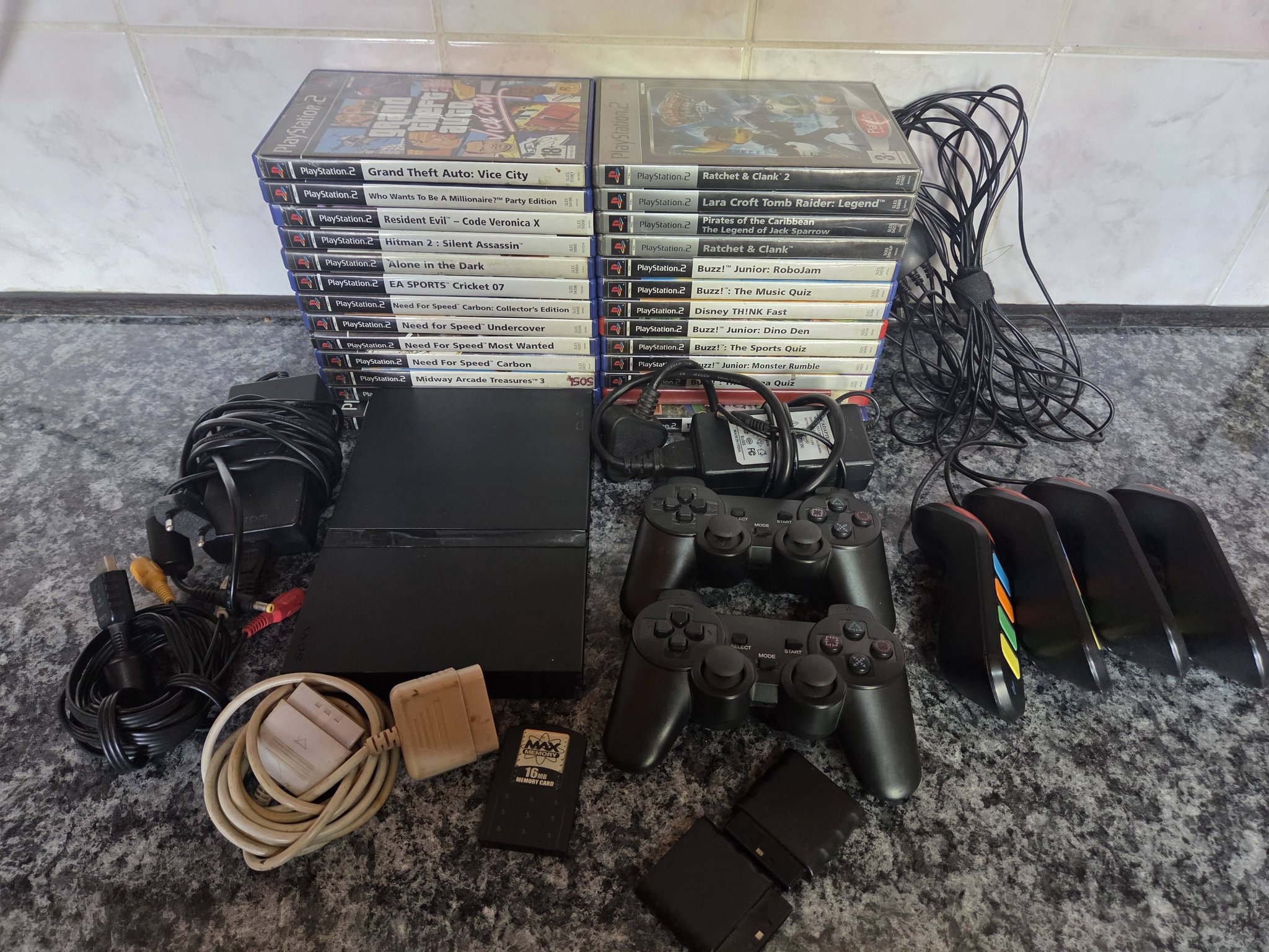 Playstation 2 R2000 0766699768 25 games 2 Wireless remotes 1