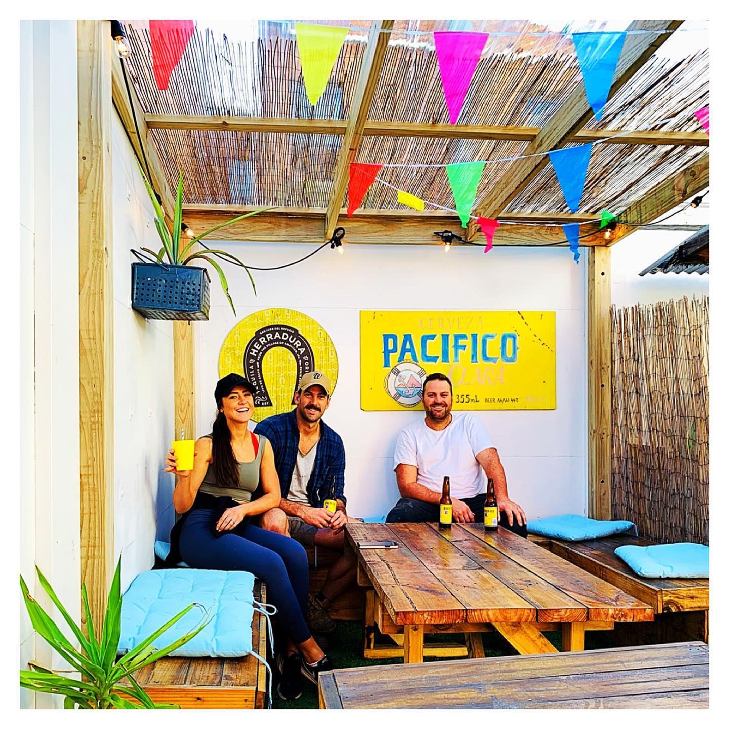 Hello José - The new table is finished!! 😃🌮🌴🍻🍹🌵 CERVEZA...