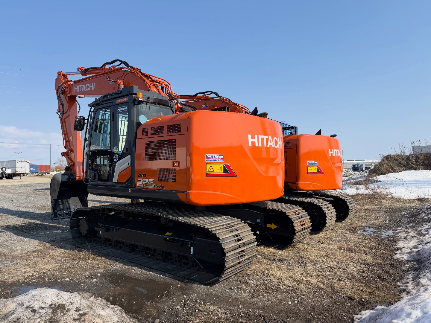 北海道イクス株式会社 今回は日立建機様より zx225を2台購入させて頂き
