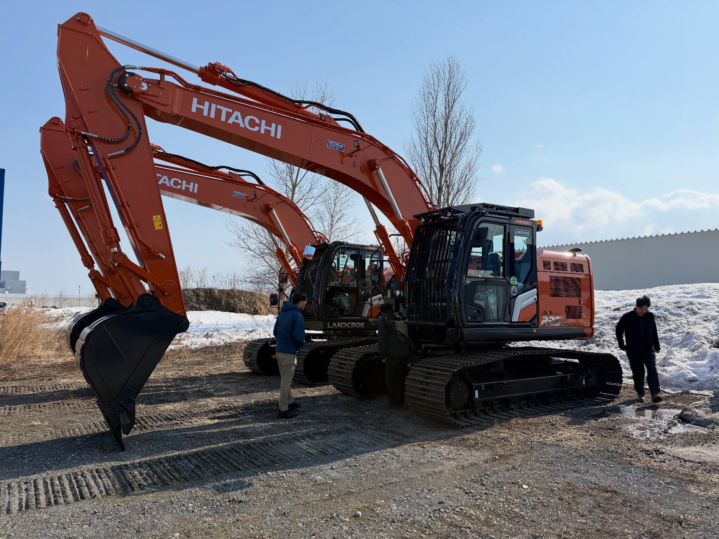 北海道イクス株式会社 今回は日立建機様より zx225を2台購入させて頂き