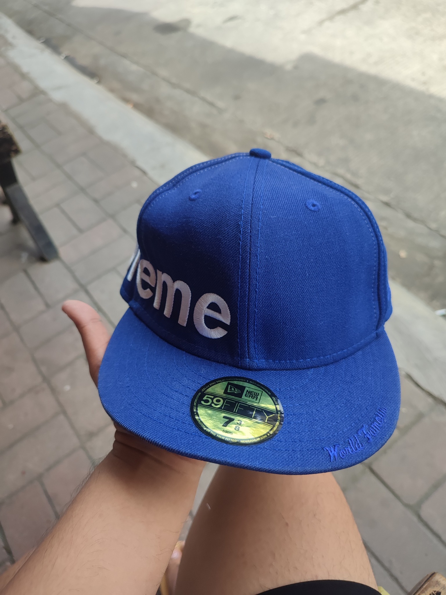 How to authenticate Supreme x New Era hat?