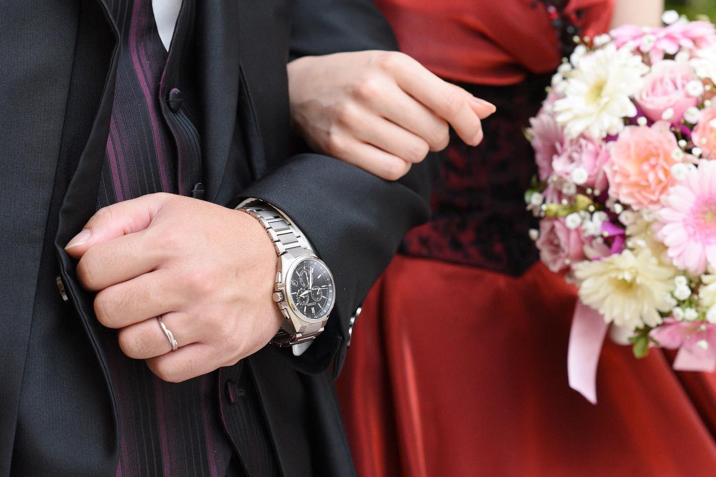 サンパレス六甲 新婦様から新郎様へサプライズ 結婚式当日がお誕生日だった新郎様へ時計のプレゼント Facebook