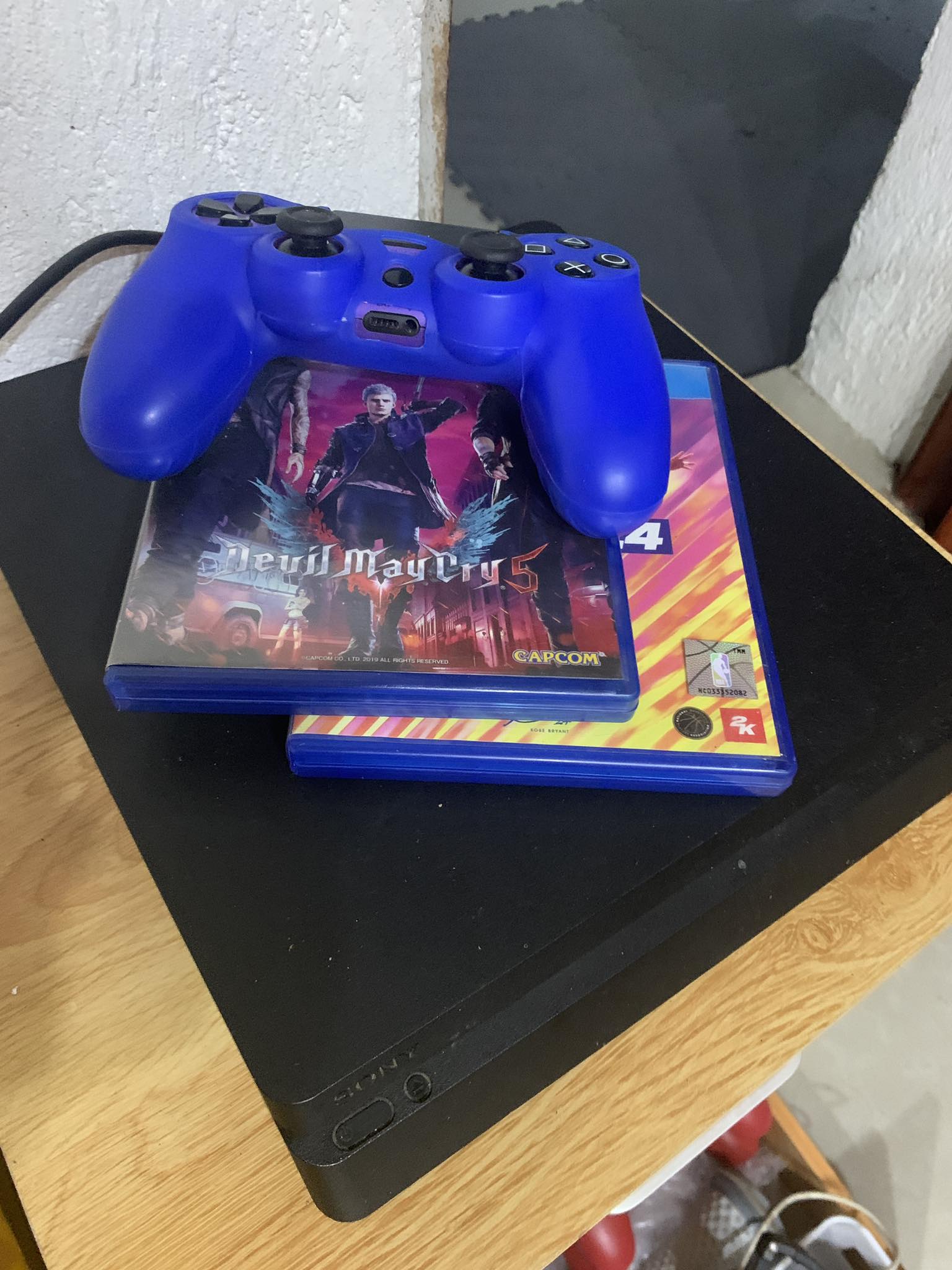 The cd is clean (ps4 slim 1tb)